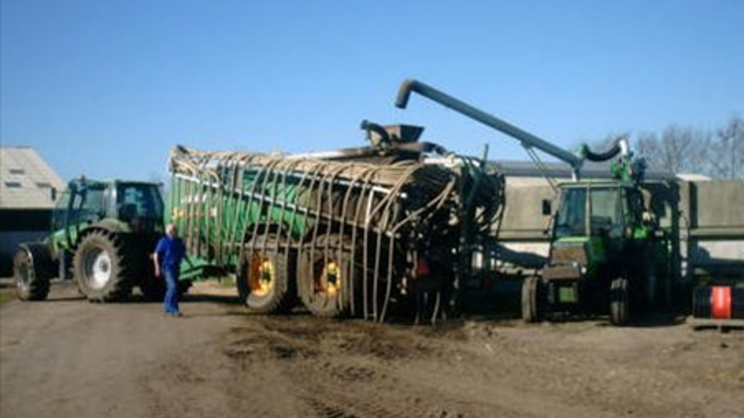 Regeringen her flertal for at afskaffe ordningen om statsgaranterede lån til yngre jordbrugere. S og SF kritiserer regeringen for at svigte de unge og vil have nedsat en landbrugskommission.