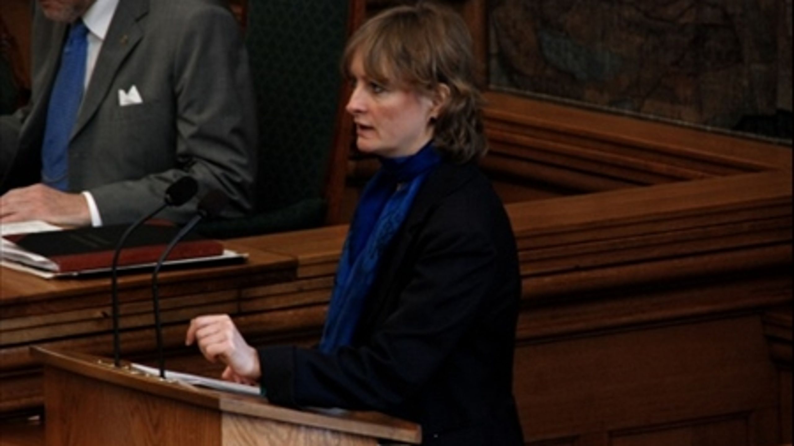 Enhedslistens Line Barfod (billedet) og SF's Karsten Hønge kritiserer flere nye tiltag for at ramme deltidsansattes muligheder på arbejdsmarkedet hårdt.