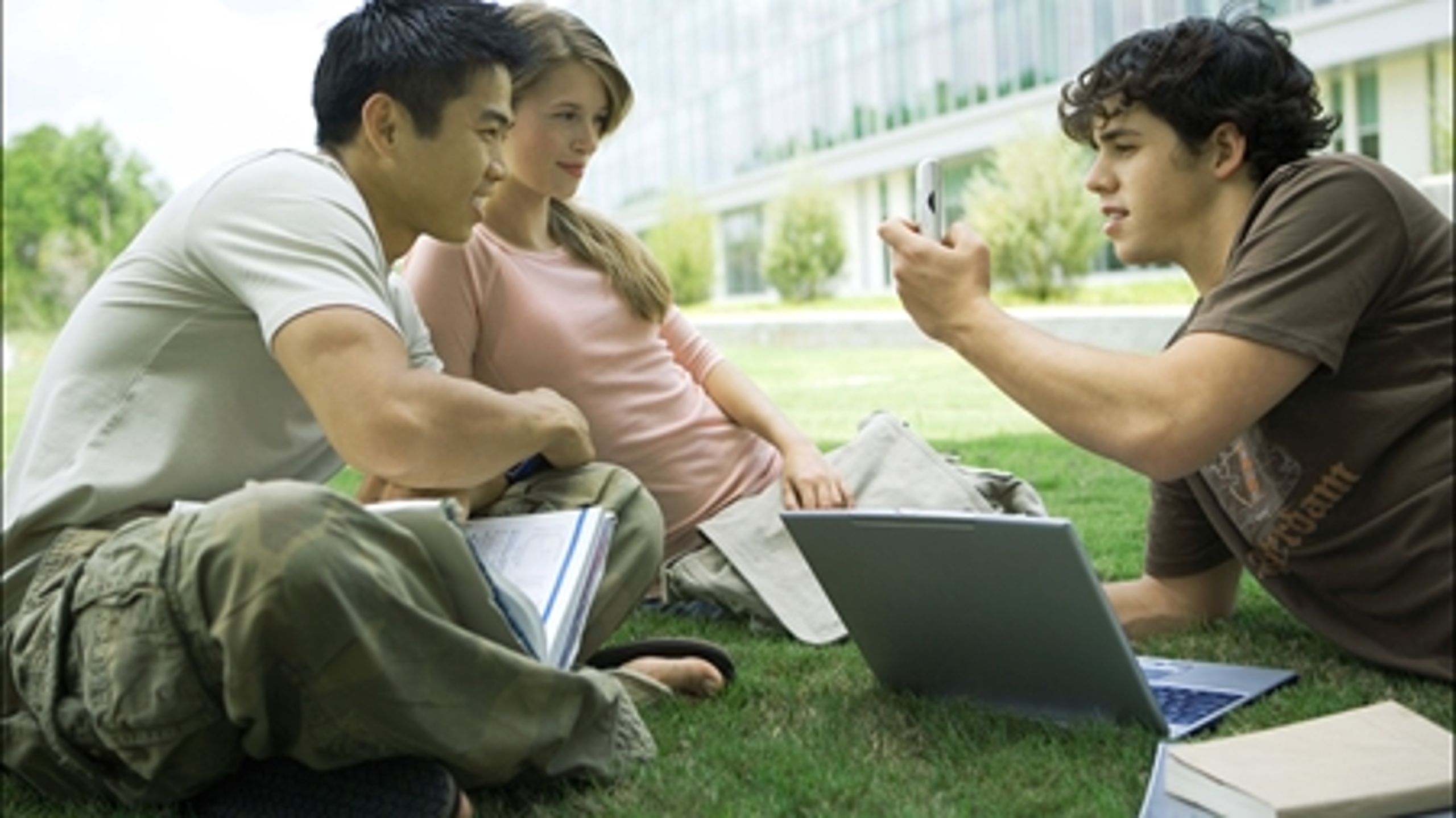 Et forslag om, at gymnasier ikke skal have taxametertilskud for elever fra ikke-EU-lande, møder hård kritik.