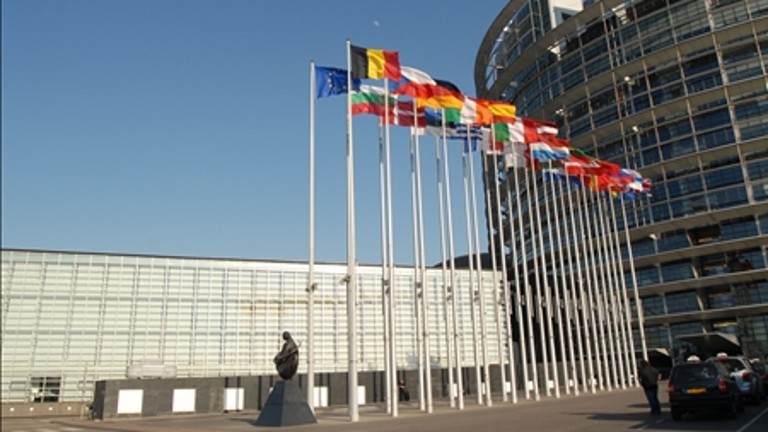 Næringsdeklarationen per 100 gram/milliliter på bagsiden bliver obligatorisk på europæiske fødevarer, mens GDA bliver frivilligt, hvis EU-Parlamentets miljøudvalg får deres forslag igennem.