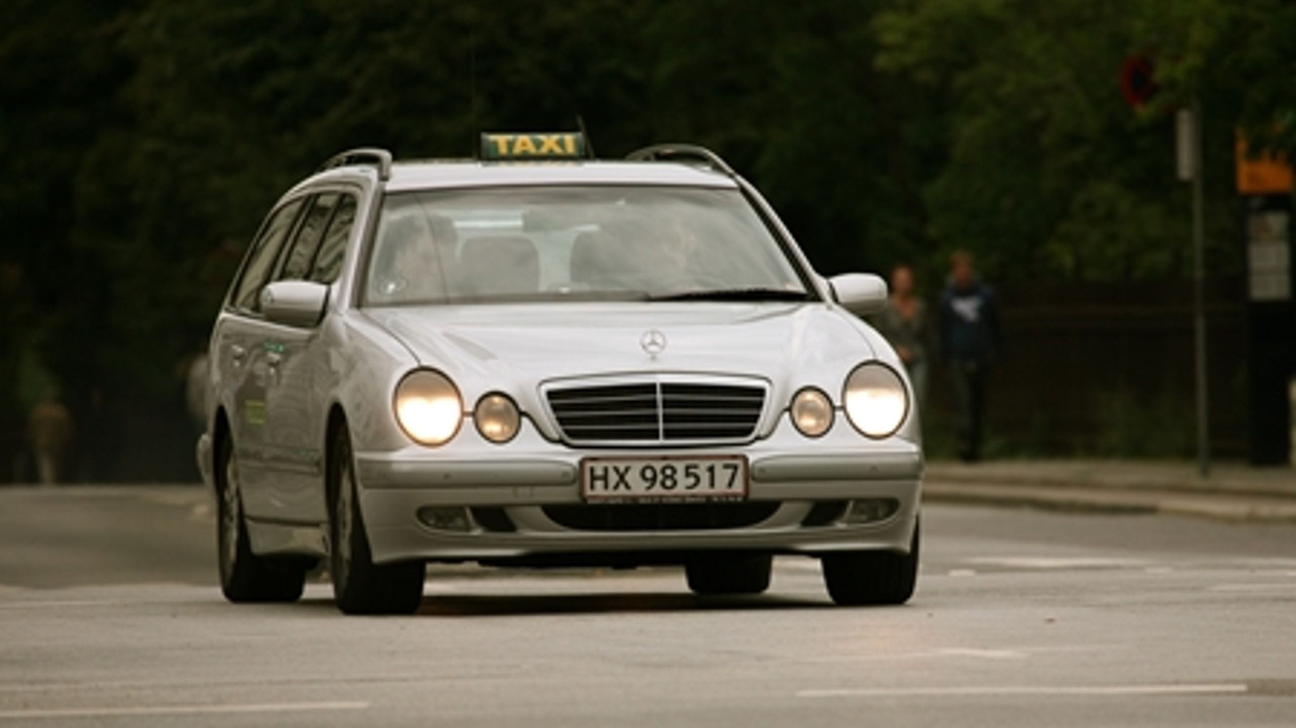 Radikales forslag om at udskifte taxaer i de tre store byer med el- og hybridbiler møder massiv modstand i Folketinget