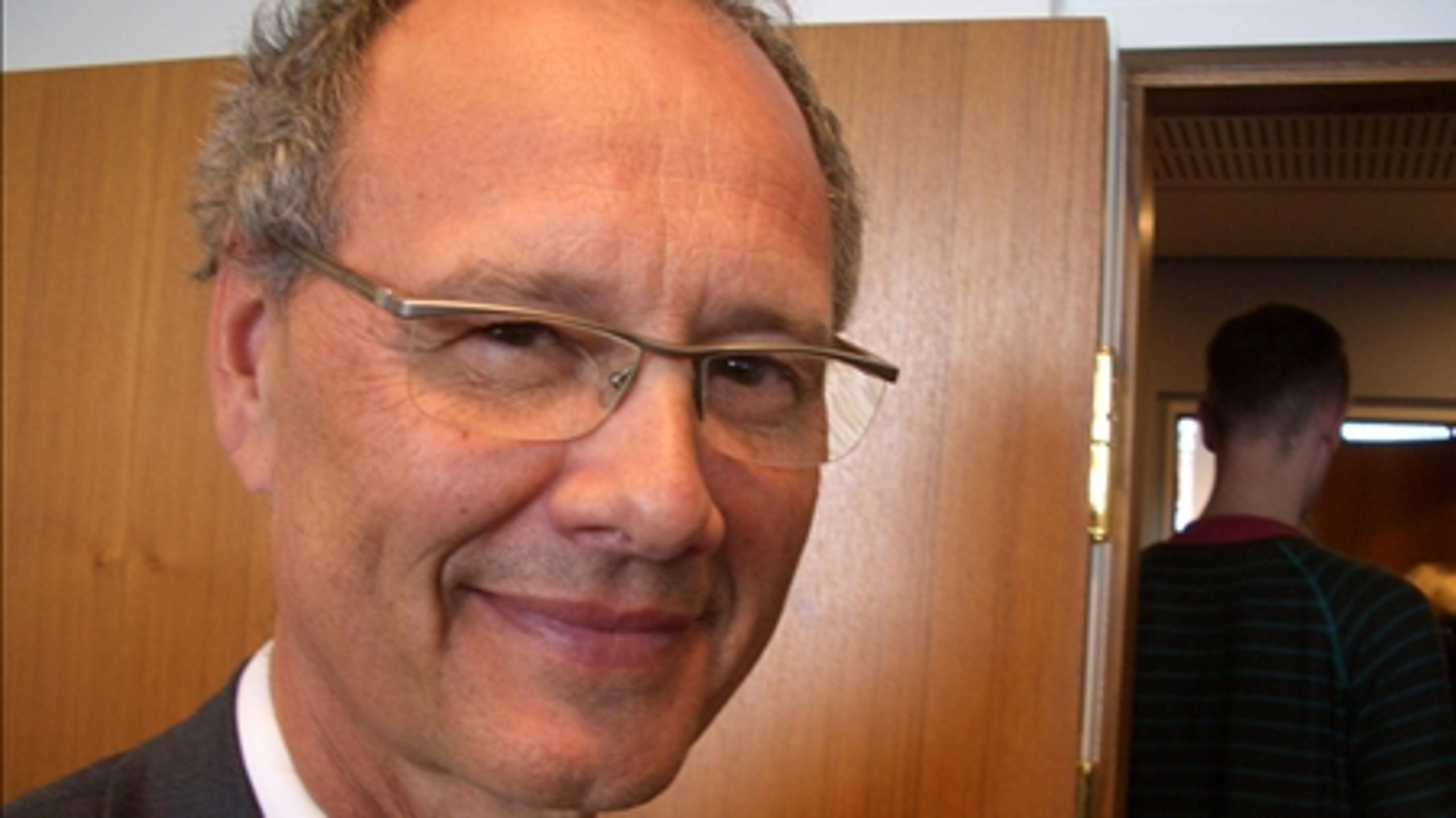 Fødevareministeriets ledelse har foreslået en større omstrukturering af ministeriets organisation. Departementschef Ib Byrge Sørensen forklarer, at ændringerne skal ses som svar på en række økonomiske og faglige udfordringer.