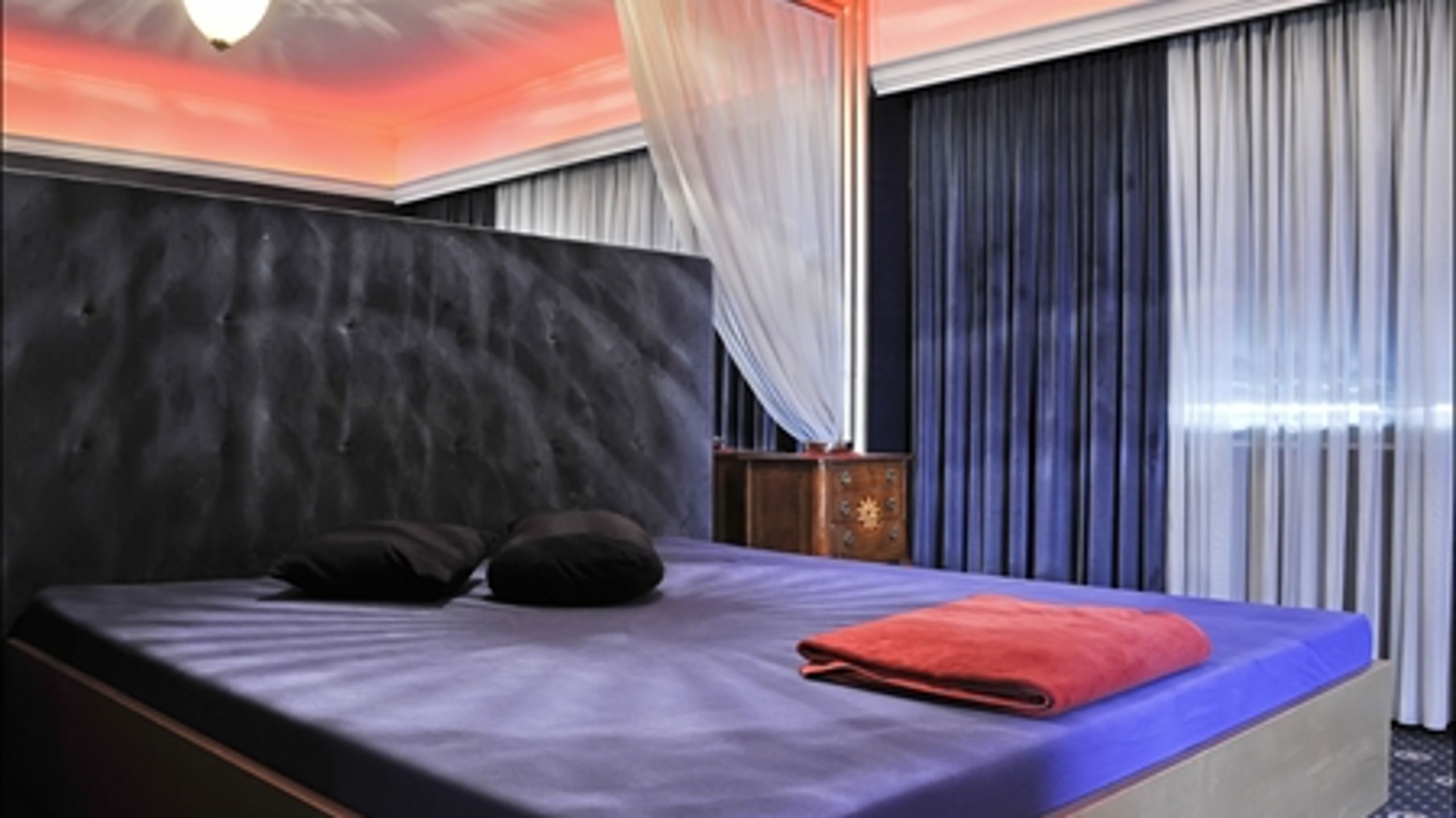 Den eneste konkrete grænse for anstændige aktiveringstilbud til ledige, som Inger Støjberg (V) vil trække, går ved aktivering på et bordel. 