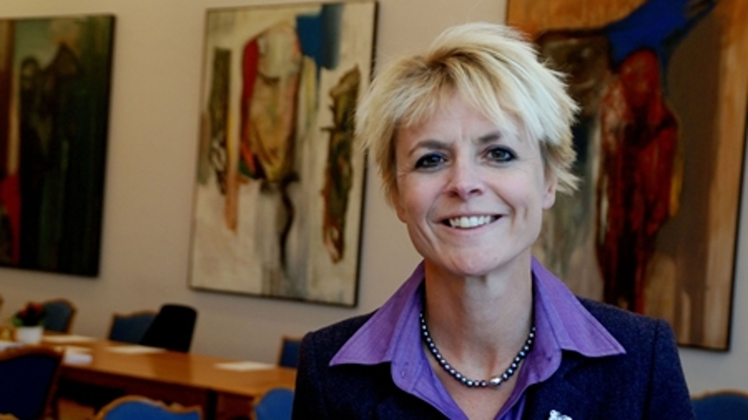 Klima- og energiminister Lykke Friis (V) forventer at have en elbil-tidsplan klar inden sommerferien og er åben for at afgiftsfritage elbiler frem til 2015.