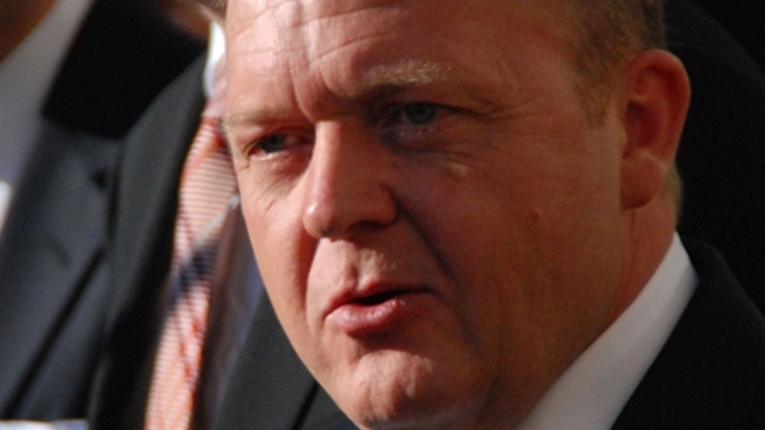 Statsministerens parti går to mandater frem i majs sidste målinger, men lige lidt hjælper det: Rød blok fører samlet med 92 mandater foran 83 til blå.