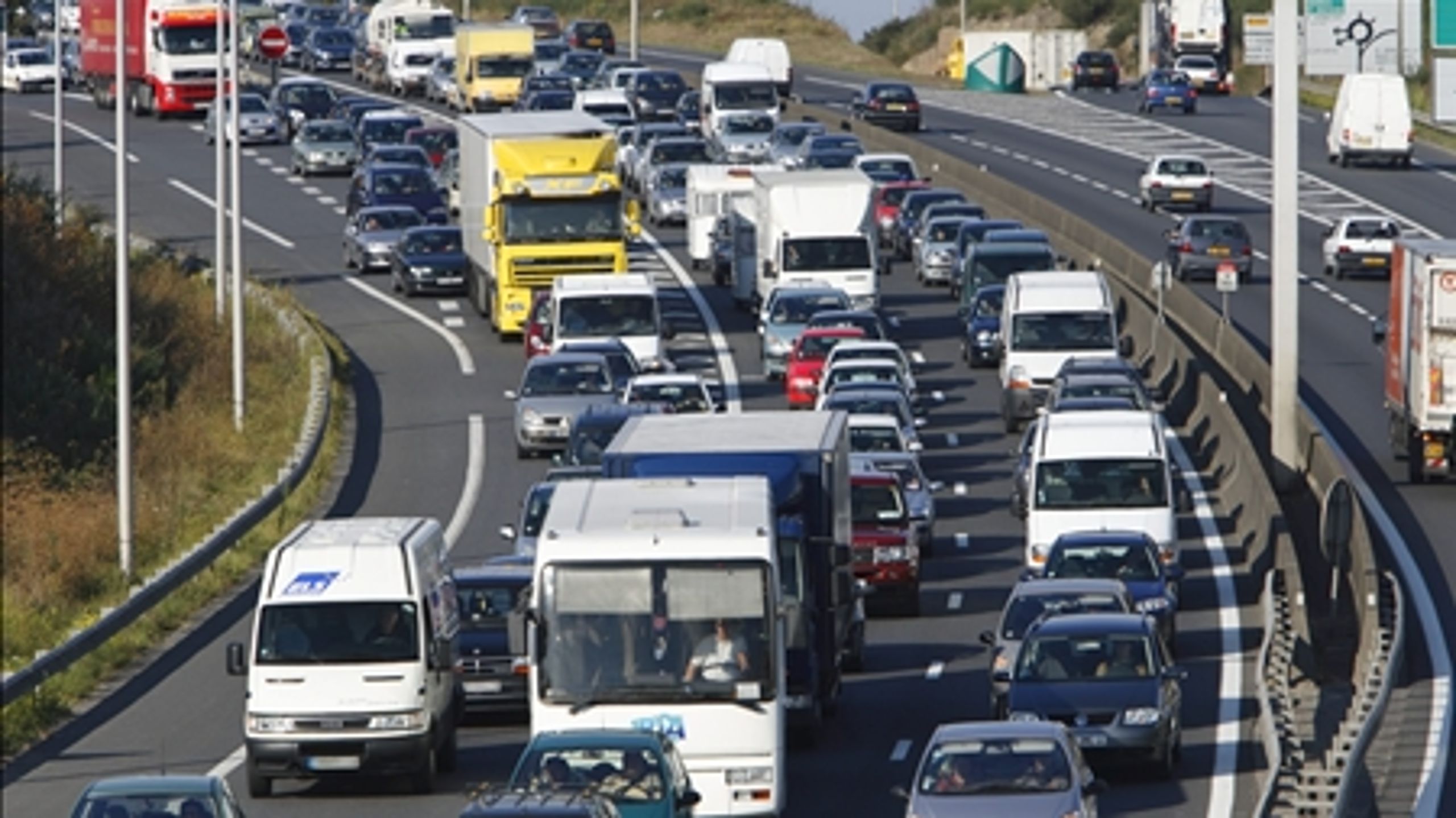 S-SF vil mindske trængslen rundt om København ved at etablere en betalingsring. VK er imod. 