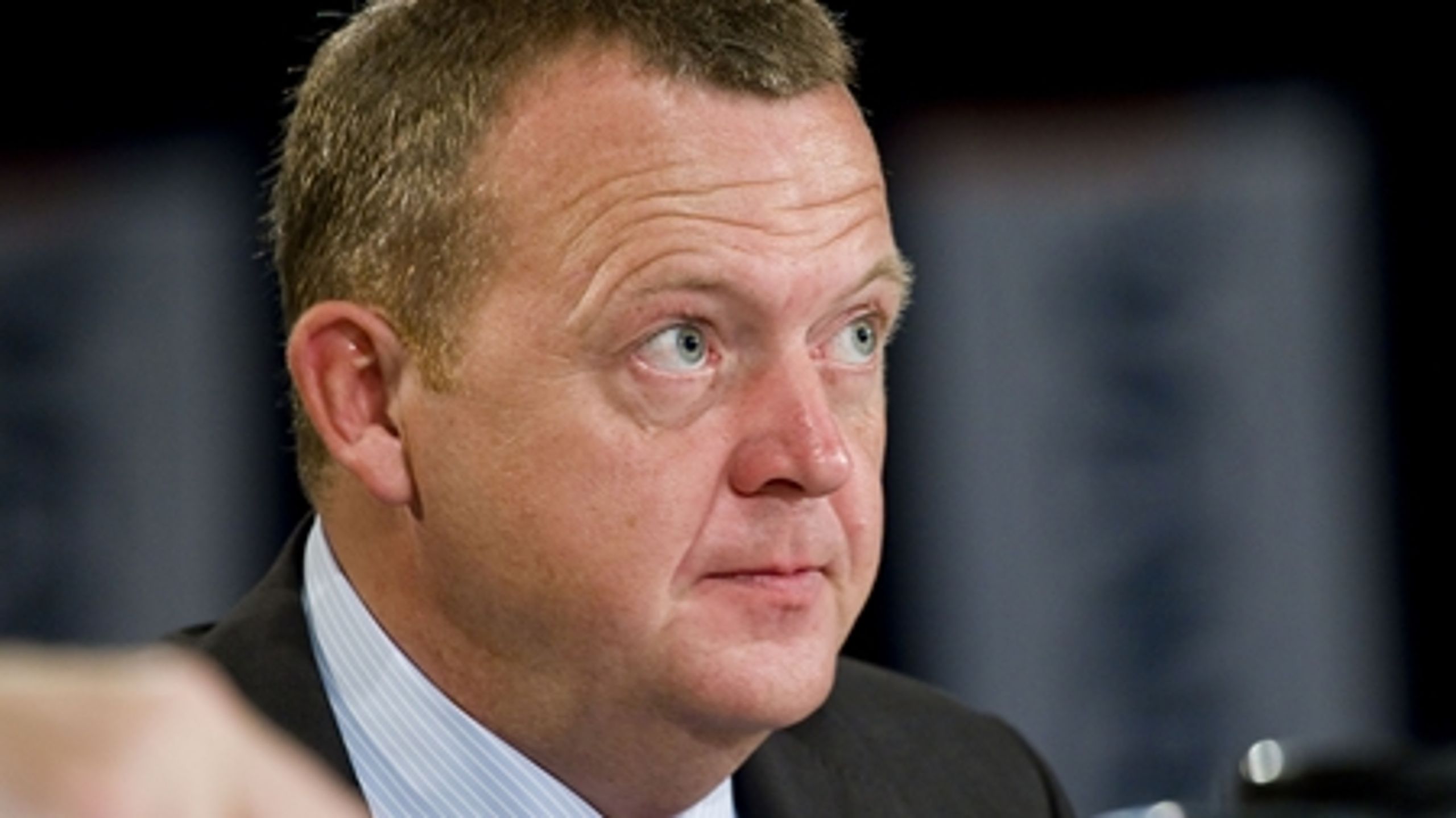 Statsminister Lars Løkke Rasmussen (V) skal flytte flere vælgere over til sin blok, end Poul Nyrup Rasmussen (S) gjorde ved comeback-valget i 1998.