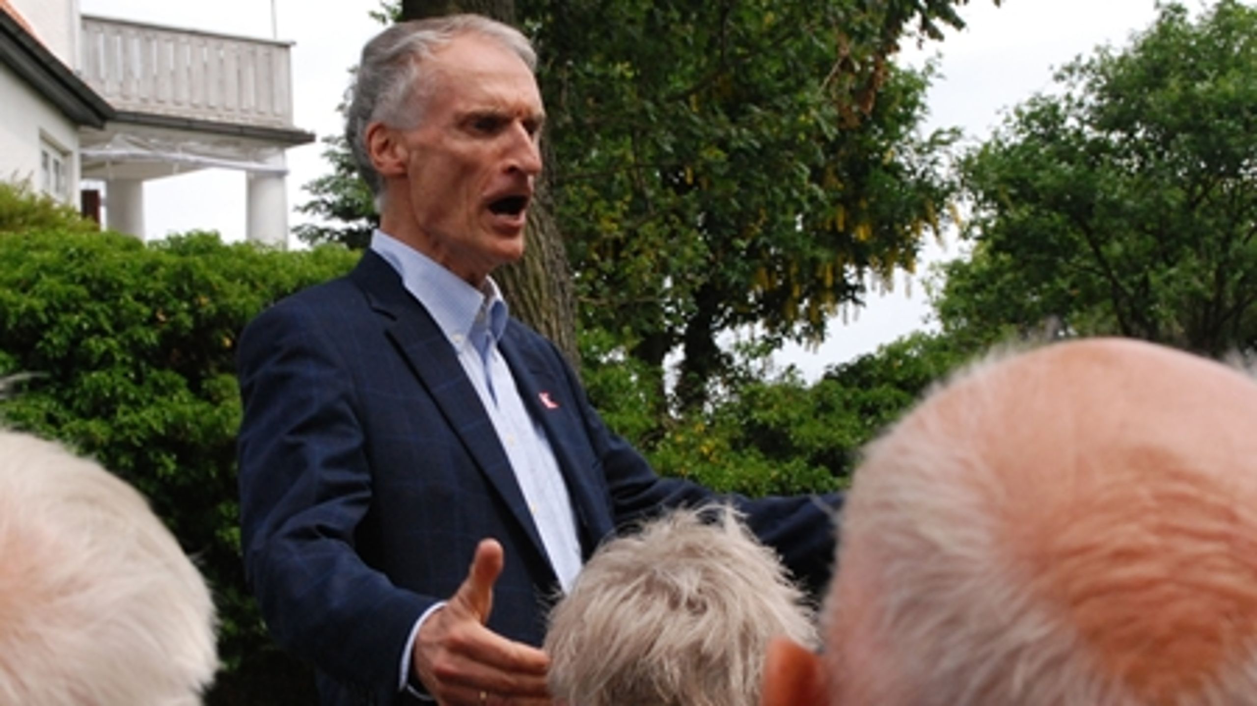 Sangglade Bertel Haarder til Folkemødet på Bornholm i juni. På falderebet aflyste han at optræde i TV Avisen med sin egen valgsang 2011 om Helle Thorning-Schmidt.