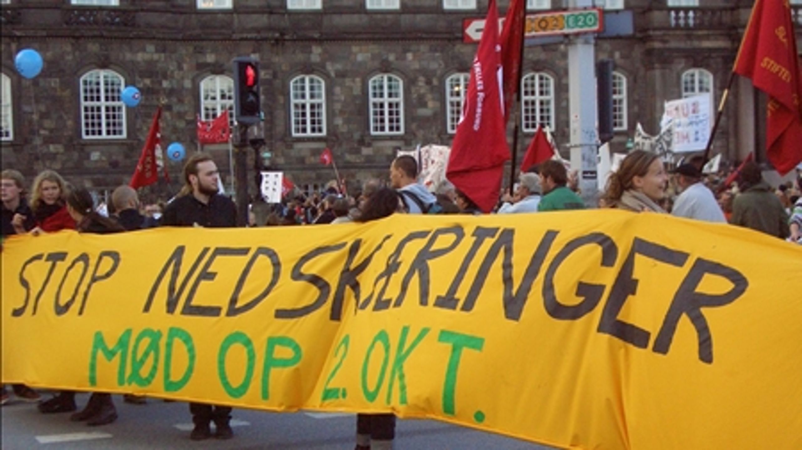 HVORNÅR RYKKER FAGBEVÆGELSEN?
Det spørgsmål har lydt fra både regering og opposition de seneste dage, hvor mange havde forventet en storoffensiv fra fagbevægelsen. Men meget tyder på, offensiven aldrig kommer. 