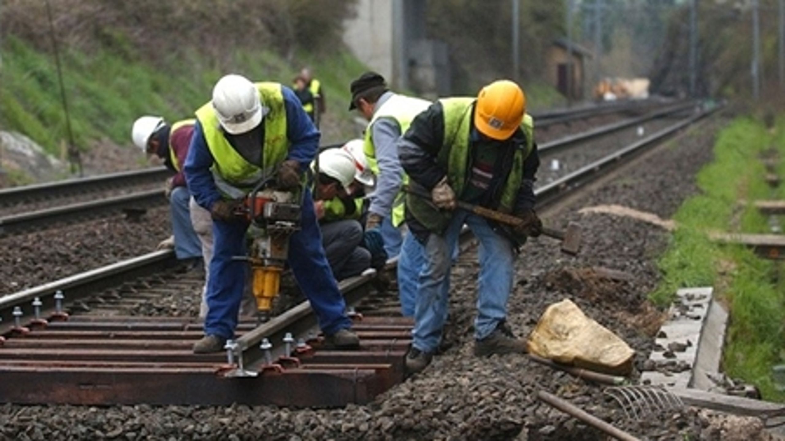 Det er næppe populært blandt lønmodtagere med fysisk hårdt arbejde, at efterlønnen står til at blive beskåret. Og der er overraskende mange, der vil lade det spørgsmål bestemme, hvor de sætter krydset d. 15. september, viser ny meningsmåling.