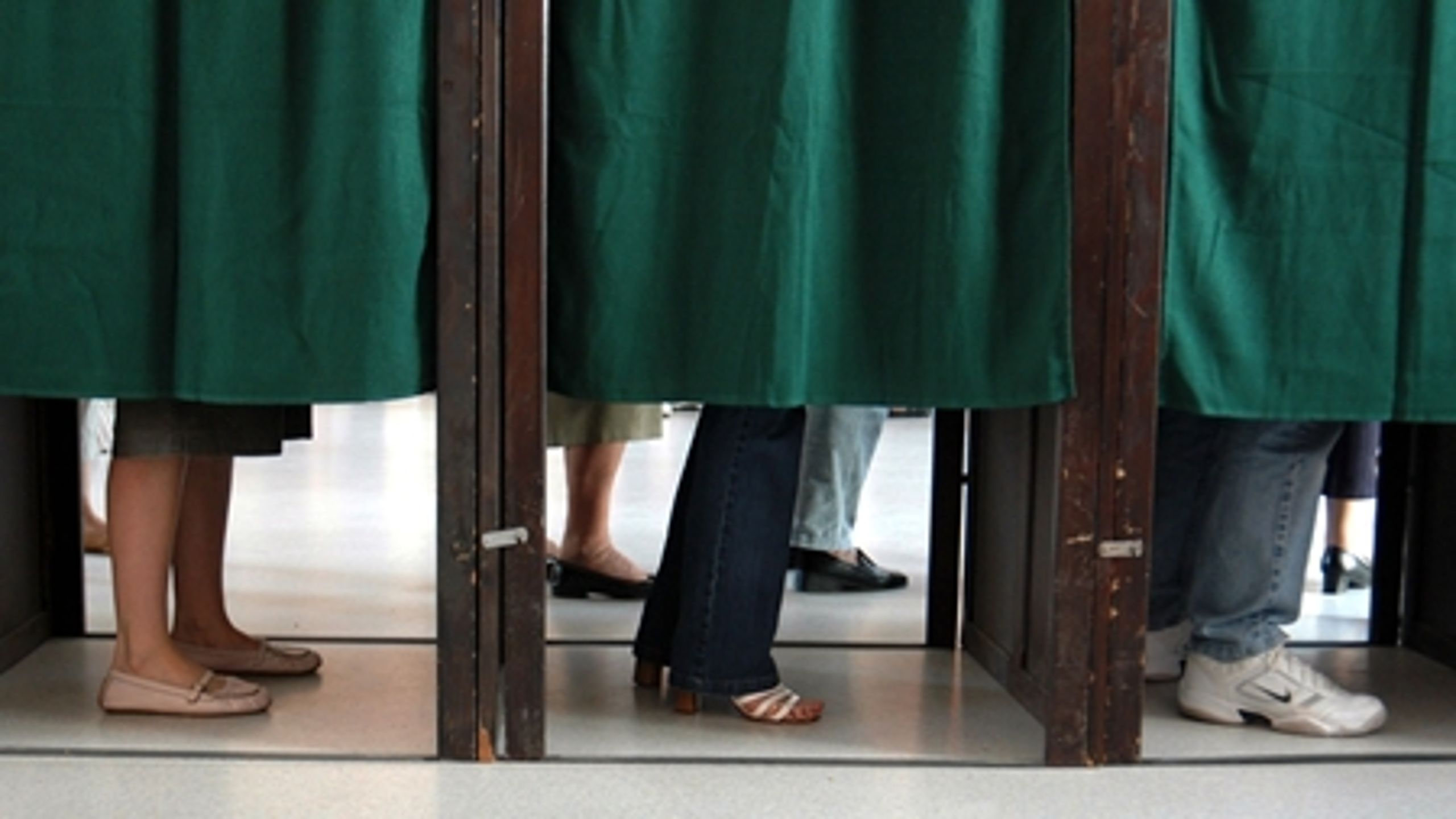 Det er lidt nemmere at blive valgt for en kandidat i de tyndt befolkede egne af Danmark. Men ingen partier vil på torsdag få flere mandater, end deres stemmetal berettiger til.