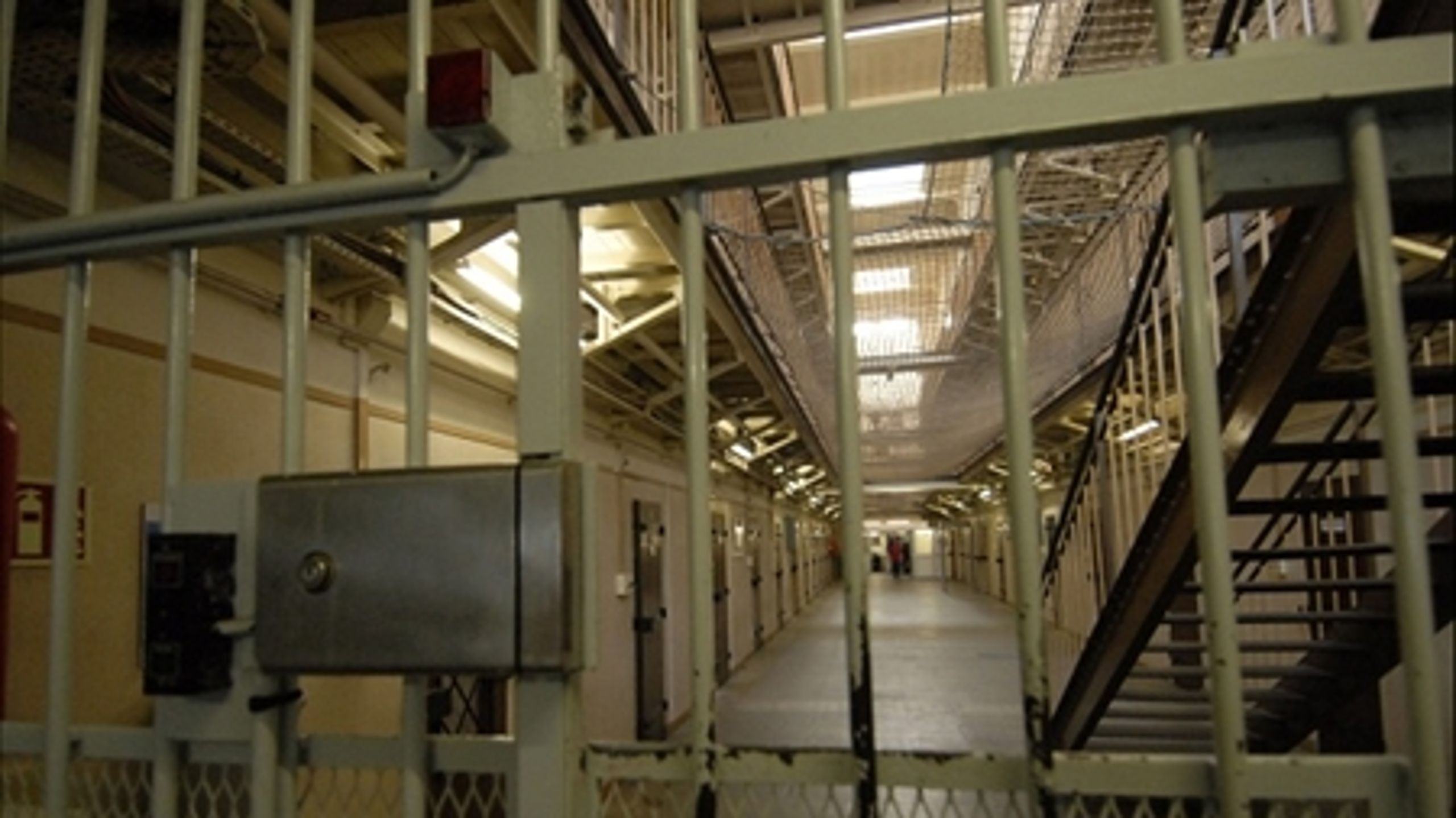 Løftet om en benhård kurs mod personfarlig kriminalitet var med til at bringe VK-regeringen til magten i 2001. Men ti år efter er straffene for vold og voldtægt stadig på et meget lavt niveau.