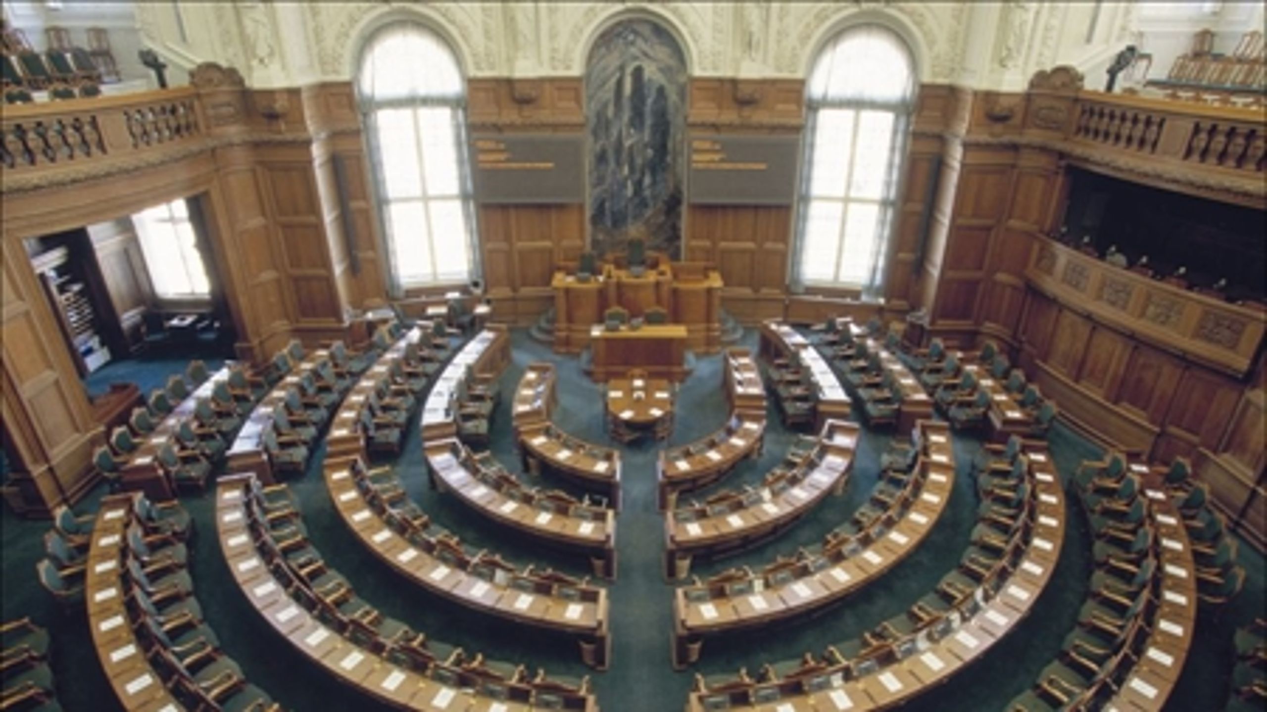 Når Folketinget åbner igen i begyndelsen af oktober, så vil der ikke være et eneste af medlemmerne, som bor i den almene boligsektor.
