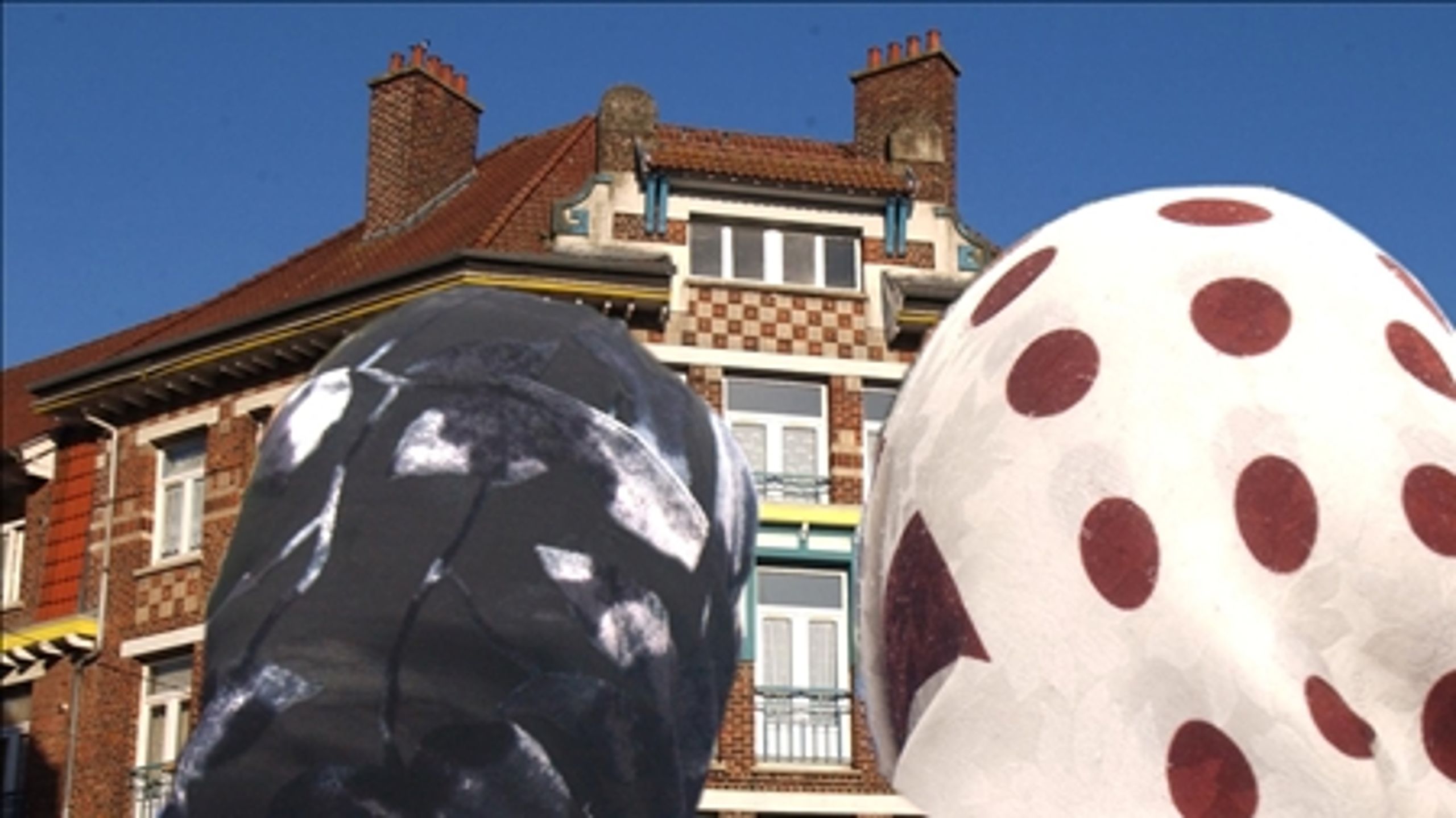 Tilknytningskravet skal dæmme op for kædeindvandring, men De Radikale har hele tiden været lodret imod dette krav for at opnå familiesammenføring. Her er dog snævre grænser for, hvad De Radikale har opnået af indrømmelser i regeringsforhandlingerne. 