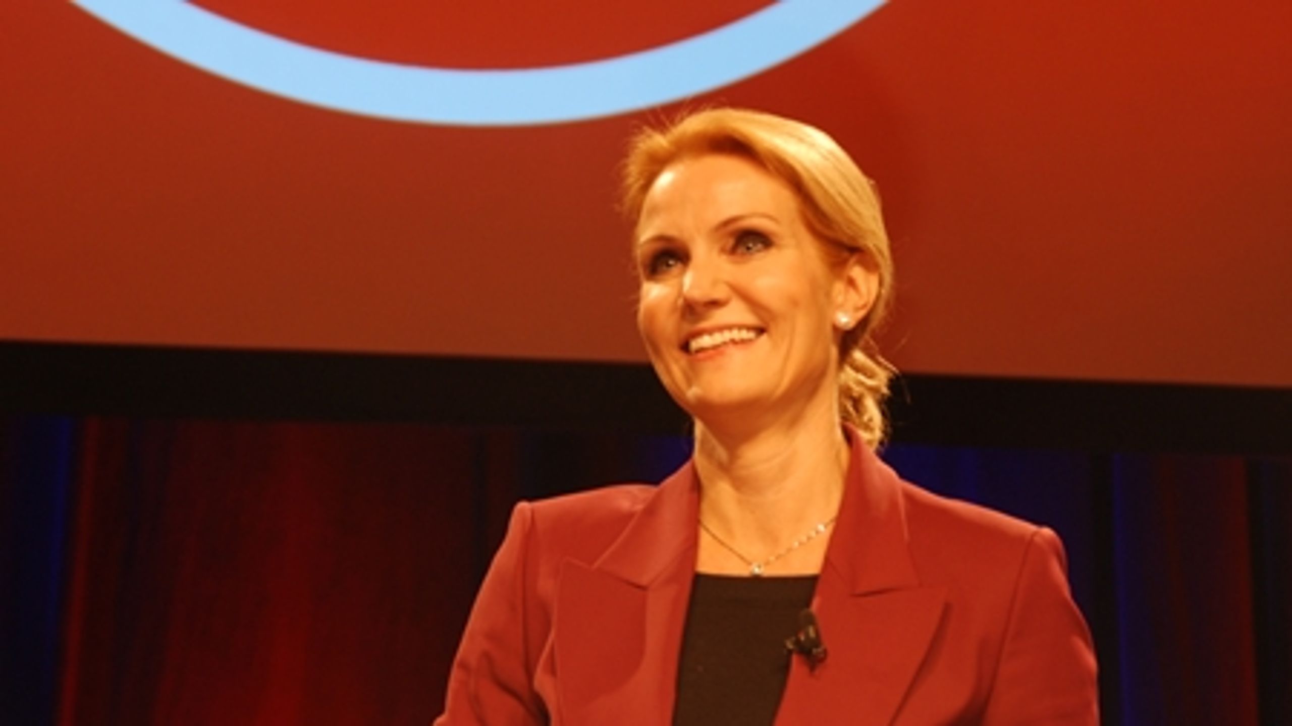 BEGRÆNSET TRIUMF: S-formand Helle Thorning-Schmidt mødte lørdag sit bagland på en bittersød baggrund. Ganske vist har hun erobret statsministerposten, men de politiske tab har været betragtelige og den folkelige opbakning er på et lavpunkt.