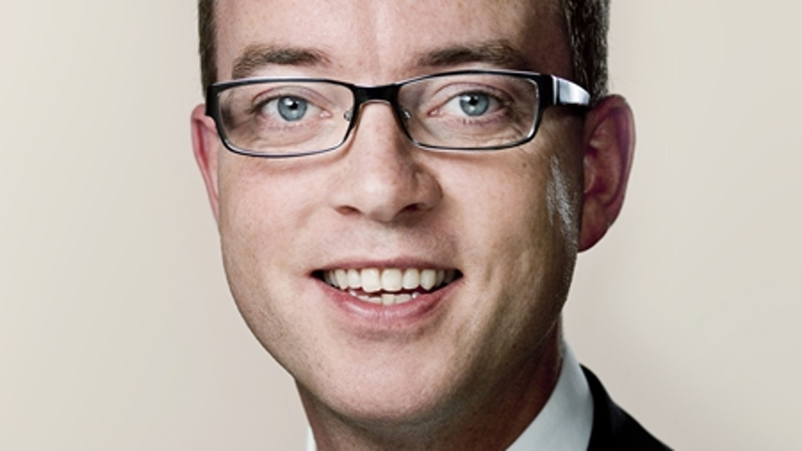 "Det har en betydning i forhold til at tilegne sig stoffet og forstå sammenhængende". Sådan beskriver Esben Lunde Larsen (V) blandt andet fordelene ved at have en lang akademisk uddannelse bag sig. 