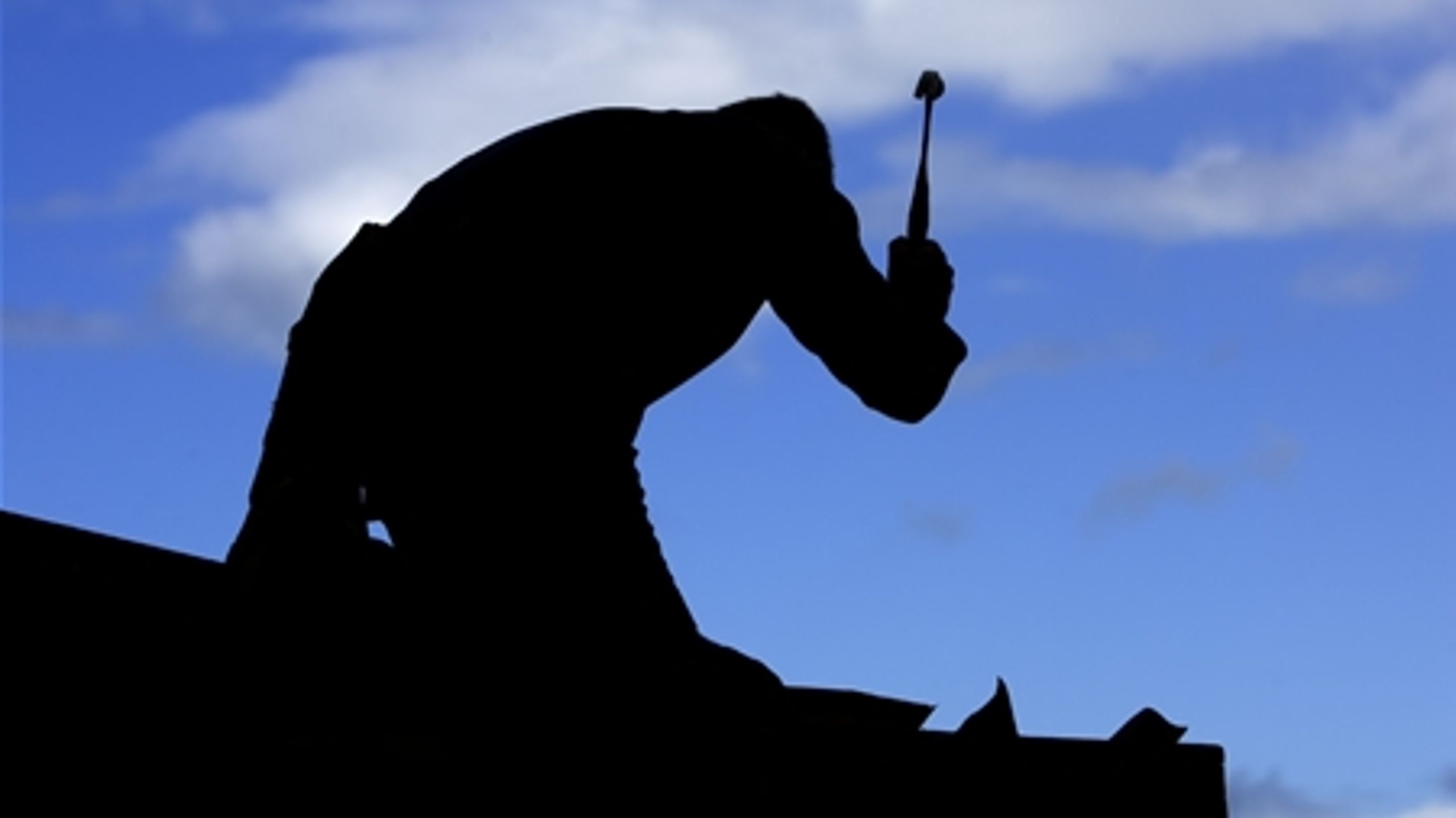 Markant flere svinger hammeren i bygge- og anlægsbranchen. På et år er beskæftigelsen steget med 6.200 - eller hvad der svarer til 4,4 procent.