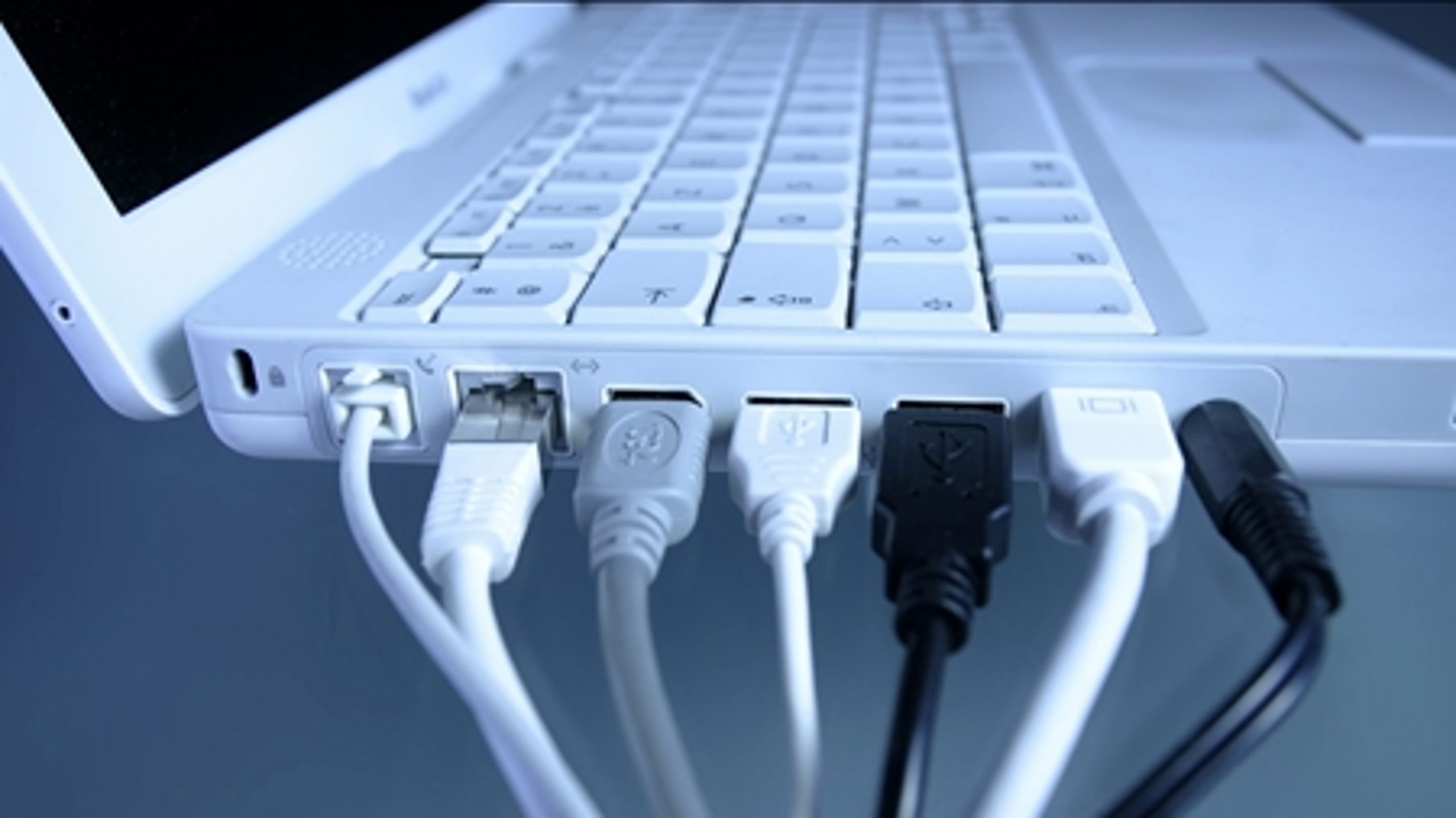 Udgifterne til de nationale test og digitale afgangsprøver er blevet langt højere end foreventet. SF og De Radikale vil nu se på sagen.