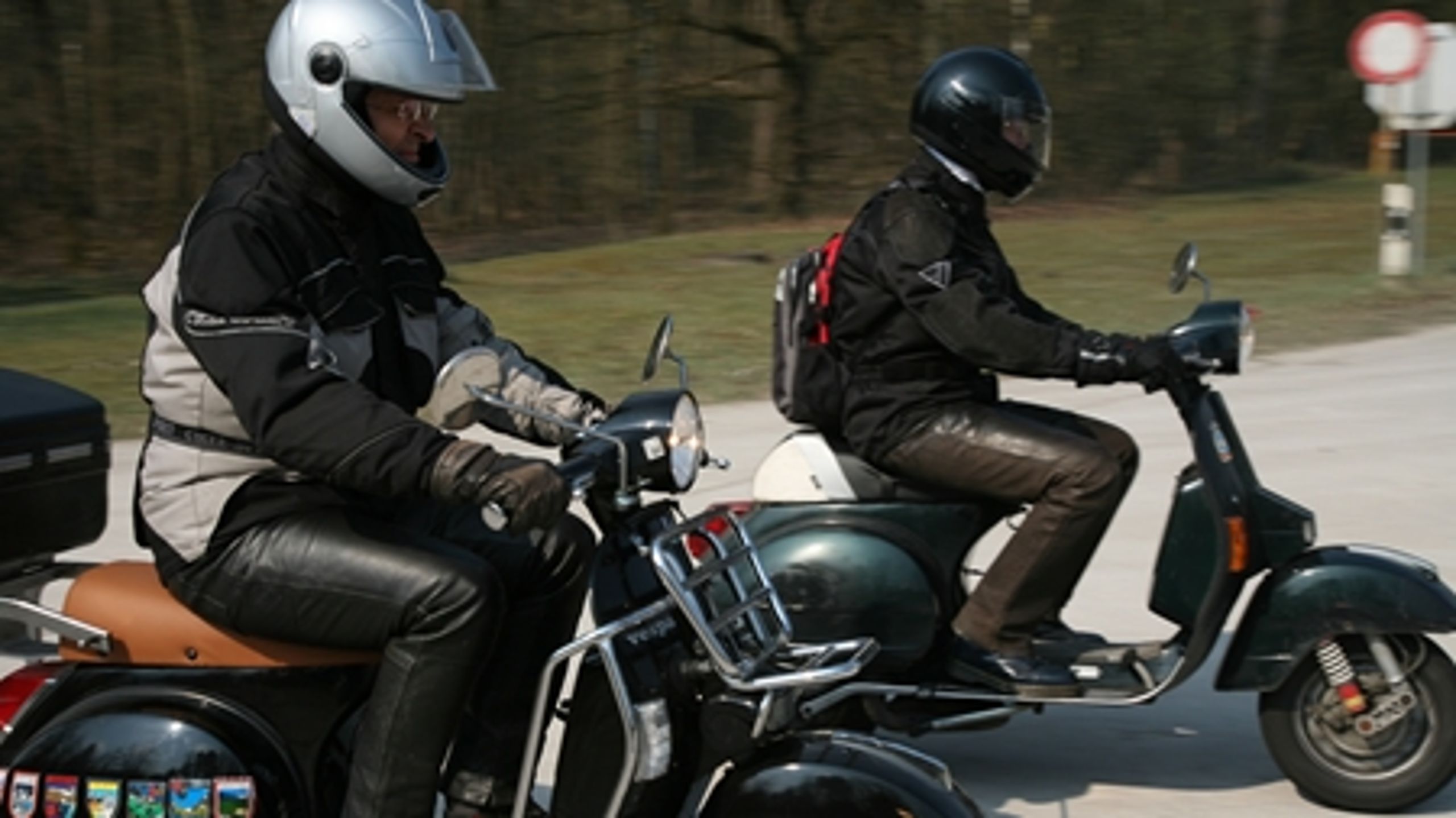 Regeringen ruller sænkningen af aldersgrænsen for at køre knallert tilbage.