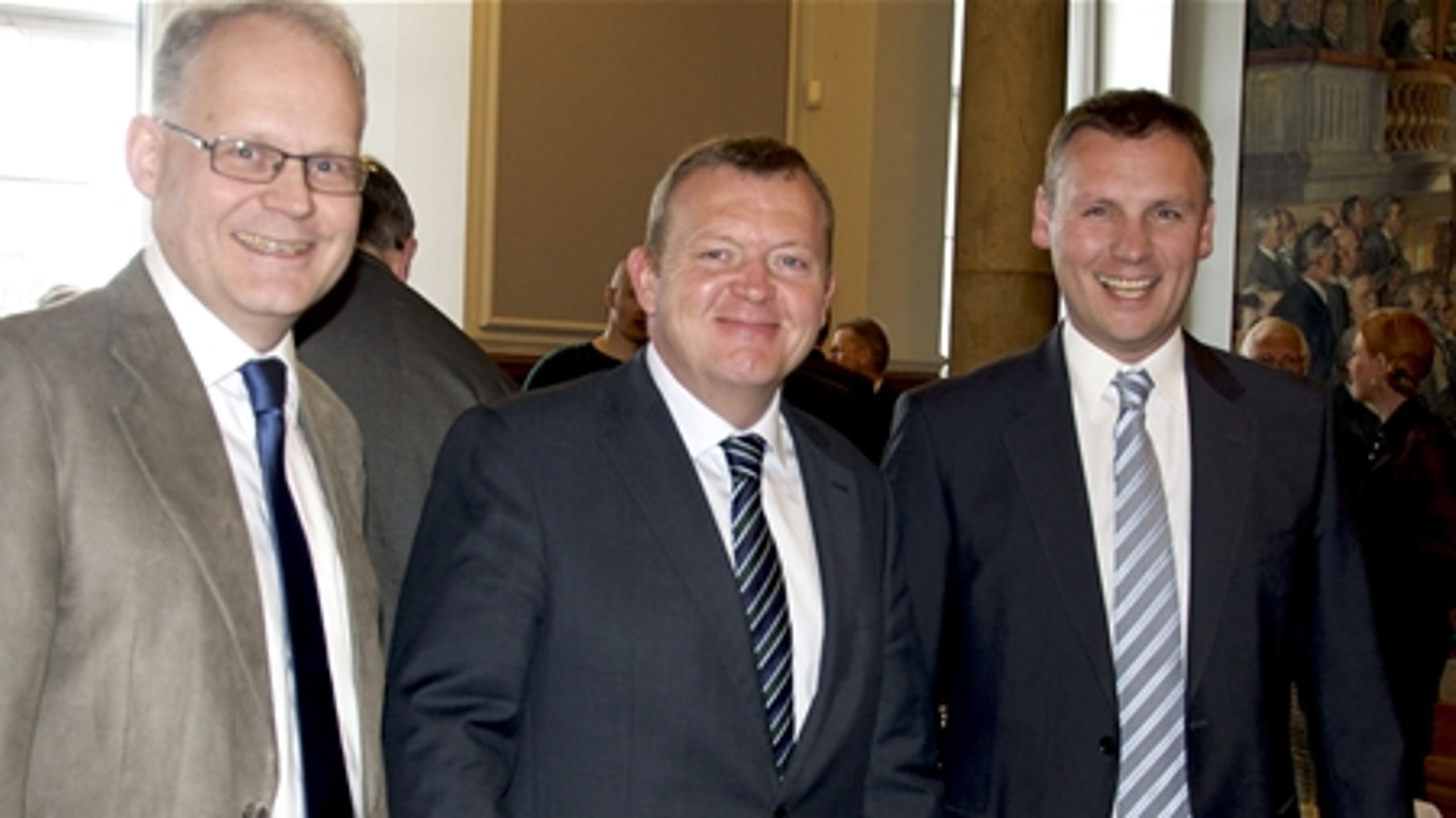 Jens Skipper Rasmussen fik uden tvivl ægte ment, lange klapsalver, da han i dag ved en reception overlod ledelsen af Venstres Landsorganisation til herren på den anden side af partiformanden, Claus Søgaard-Richter.