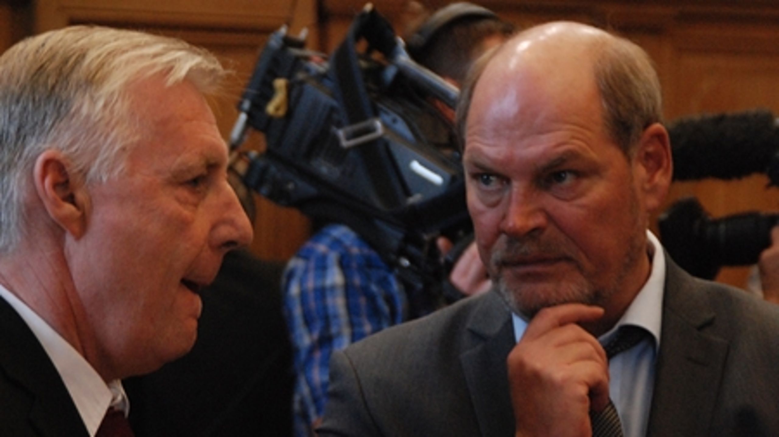 Boligminister Carsten Hansen (S) overvejer at indføre en forhåndsgodkendelsesordning for udlejere af ejerlejligheder. Det bliver bare vanvittig dyrt, vurderer Ejendomsforeningen Danmark.