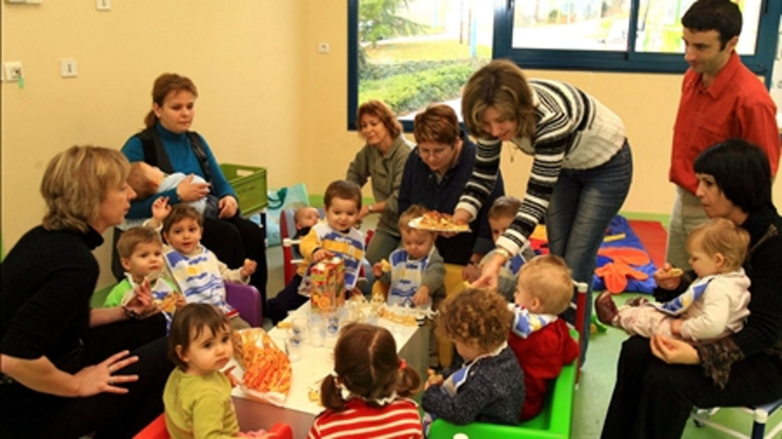 Regeringen vil øge arbejdstiden for offentligt ansatte som eksempelvis pædagoger, skolelærere og politibetjente.