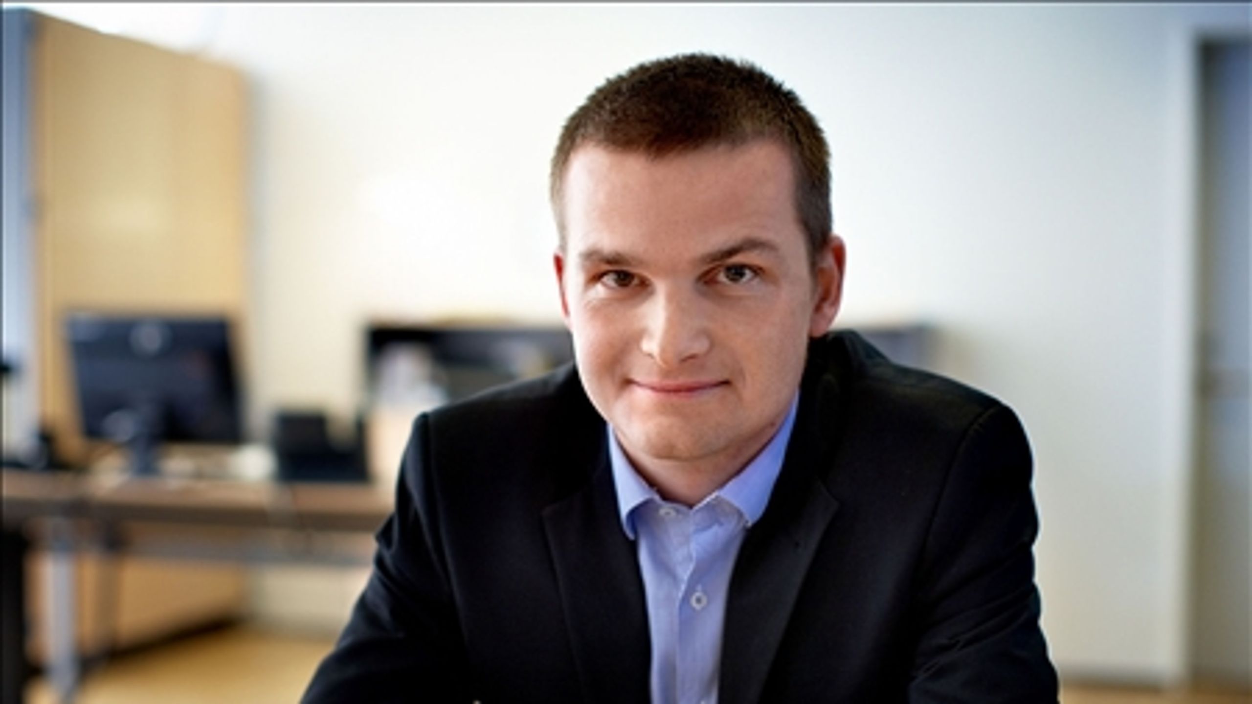 Skatteminister Thor Möger Pedersen (SF) bliver kritiseret fra begge fløje for regeringens forslag til skattereform, der formelt offentliggøres tirsdag.