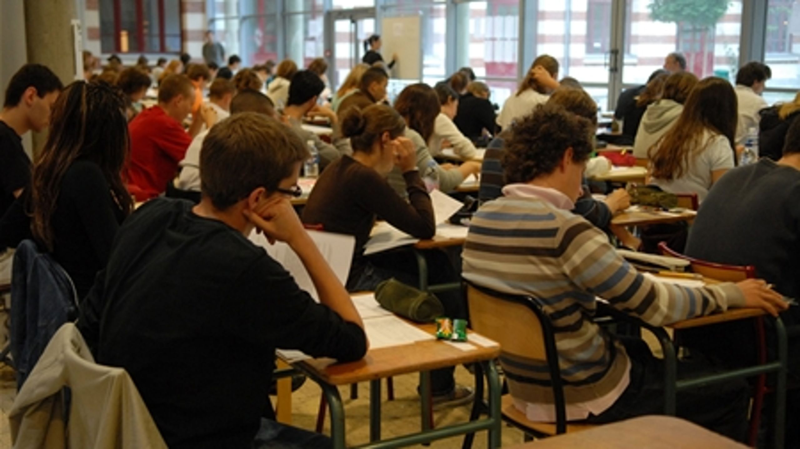 Høje karakterer giver ikke gode lærere, lyder det fra en række læreruddannelser. Derfor bør de nye optagelsessamtaler være for alle. De nye optagelseskrav er dog sat i verden for at mindske frafaldet, siger uddannelsesminister Morten Østergaard (R), der derfor ikke mener, det er nødvendigt med samtaler til ansøgere med højt snit.