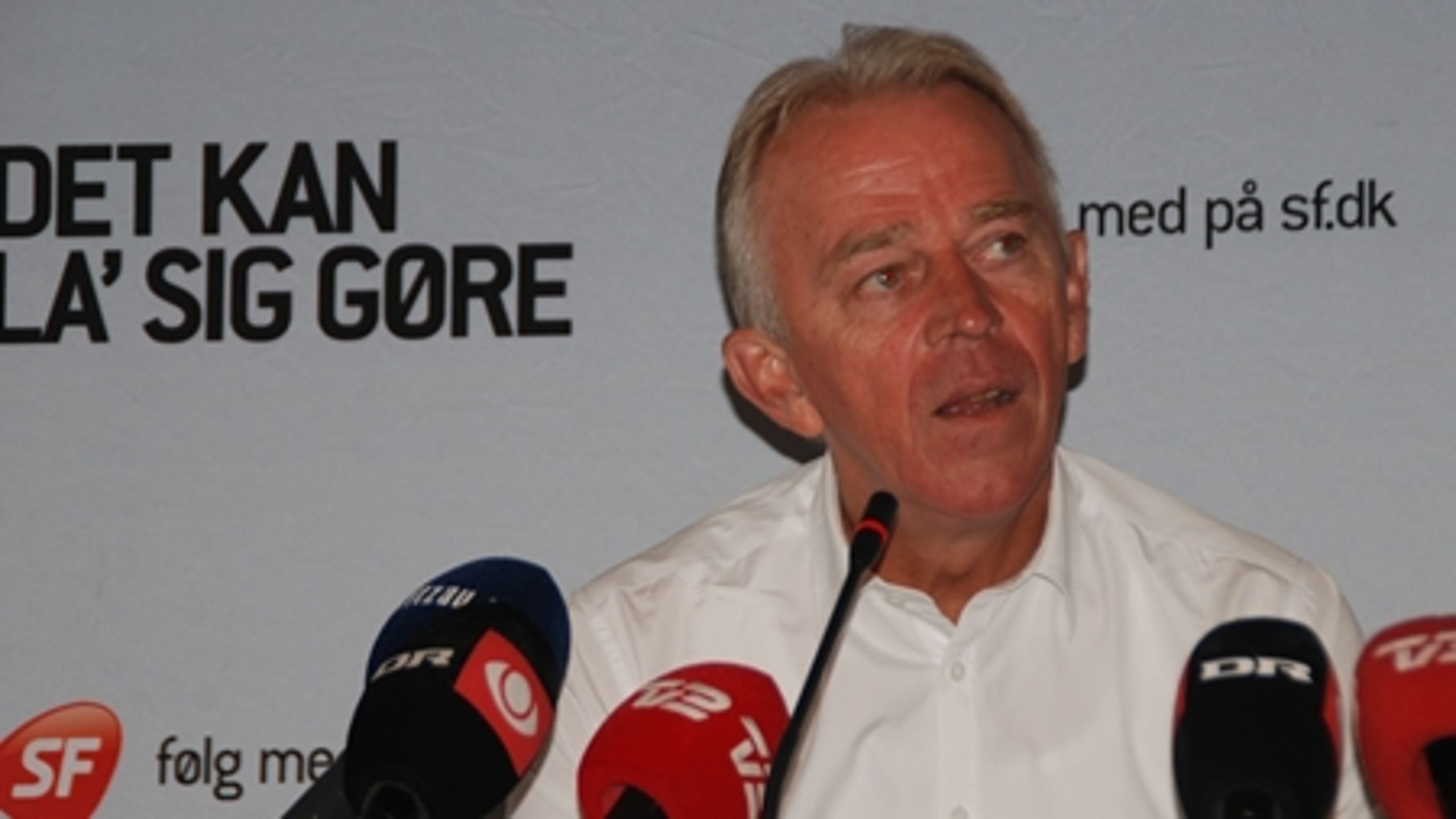 - En historie af den her størrelse brager igennem, og så behøver vi ikke gøre os umage for, at den kommer i et stort dagblad, siger SFs pressechef som grund til, at partiet ikke gik til en trykt avis med nyheden om Villy Søvndals afgang som partiformand.