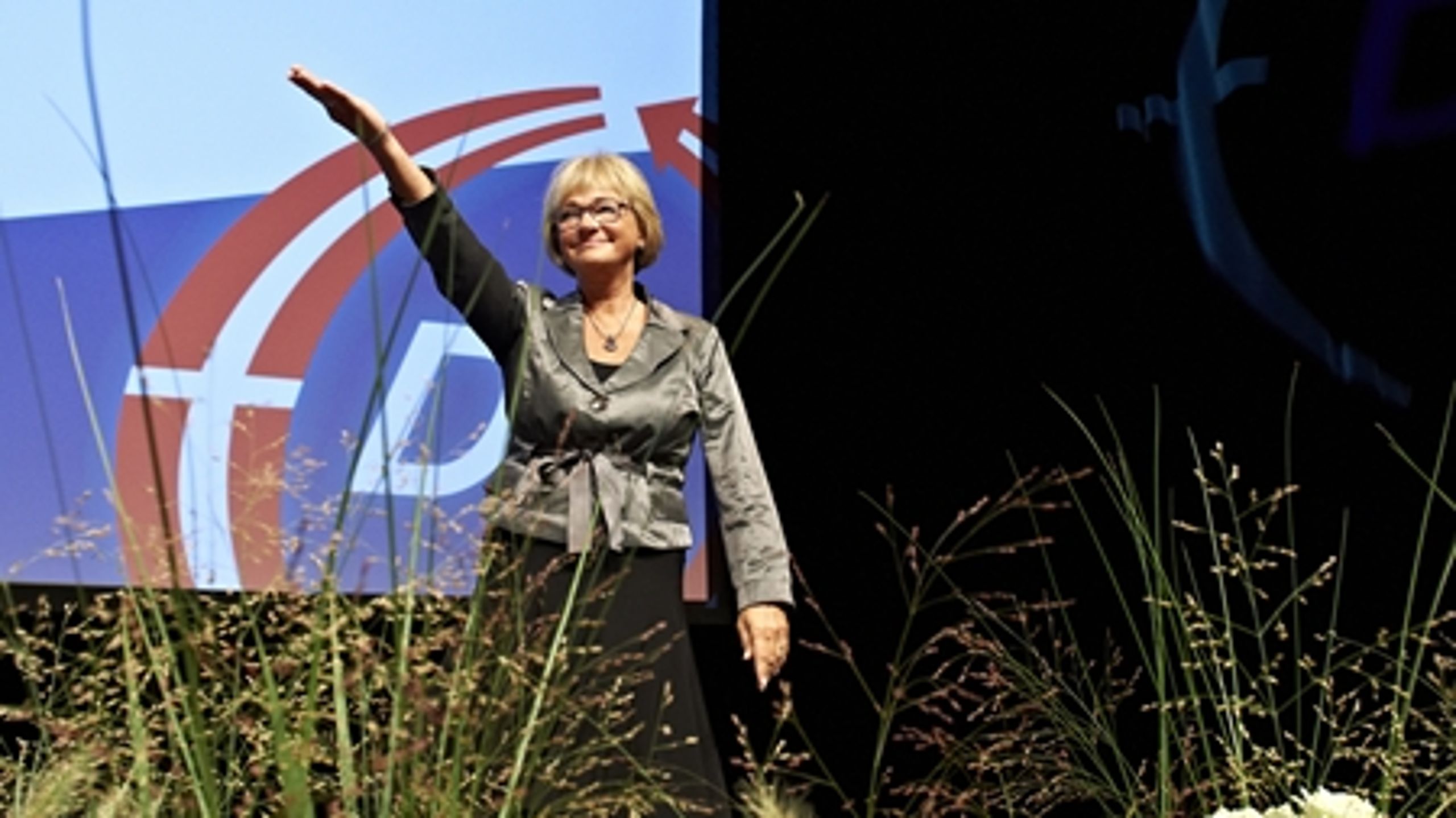 Pia Kjærsgaard bliver hyldet for sine 17 år på formandsposten for Dansk Folkeparti.