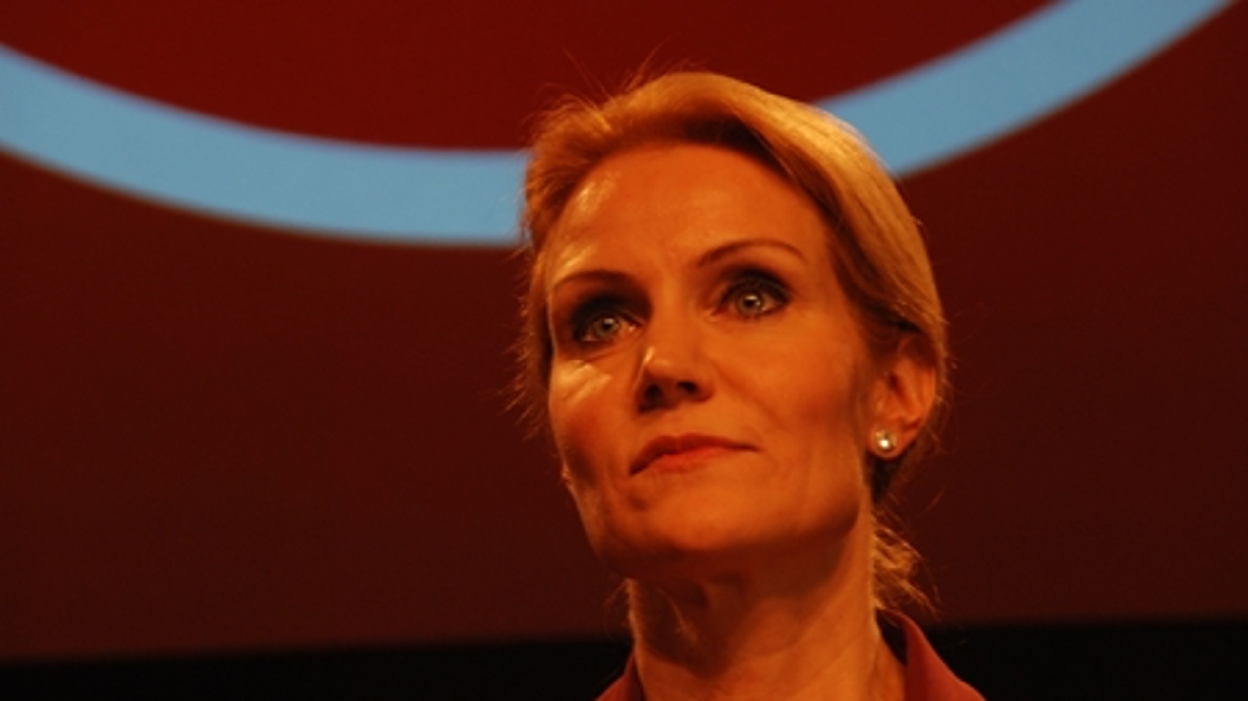 Statsminister Helle Thorning-Schmidt (S) har ikke tænkt sig at kaste håndklædet:
"Det er ikke ovre, før blondinen har stillet stiletterne," som Thorning udtrykte det. 