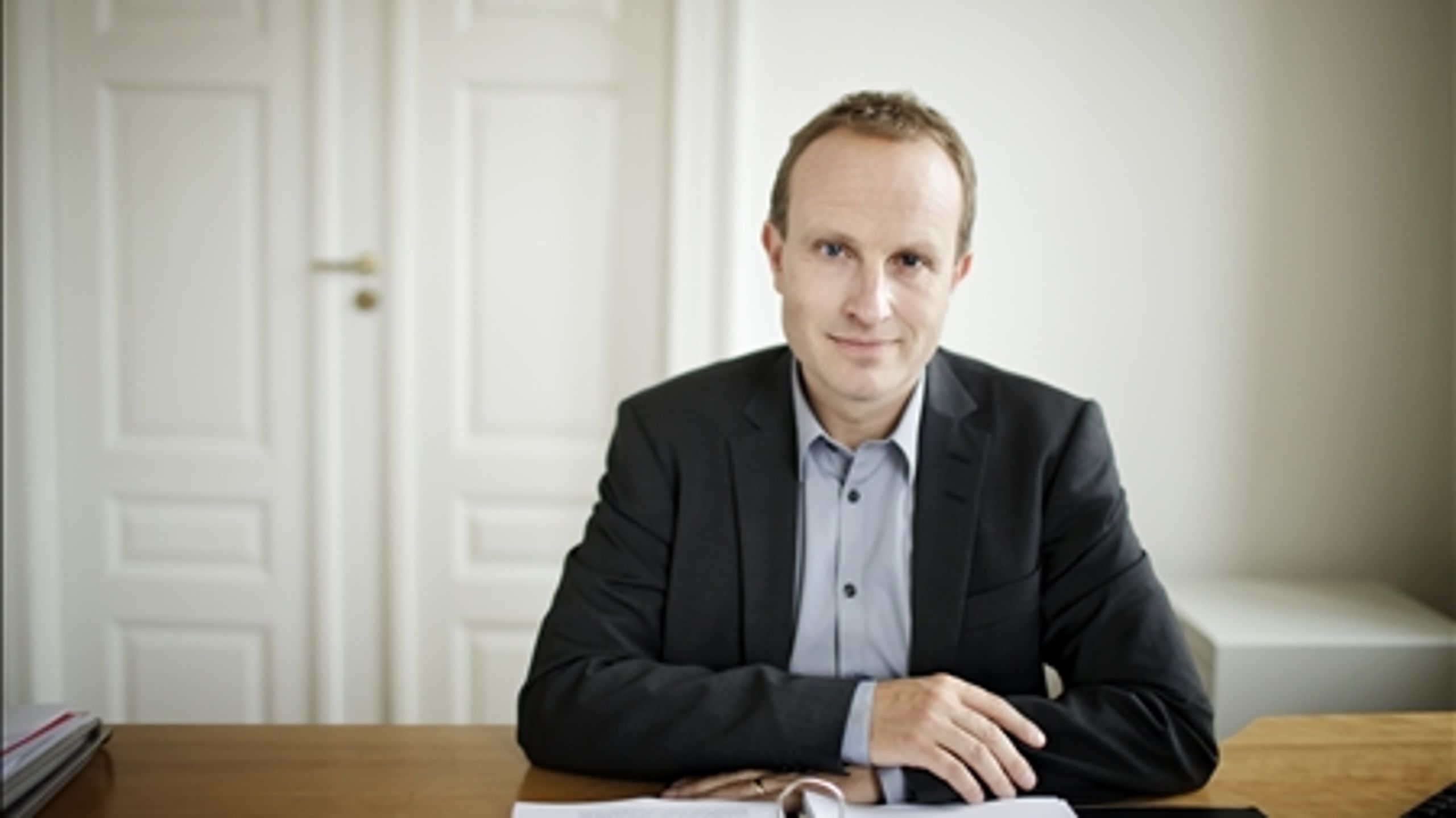 Det er vigtigt, at danskerne fortsat synes, det er attraktivt at investere i solceller, siger klima- og energiminister Martin Lidegaard (R)