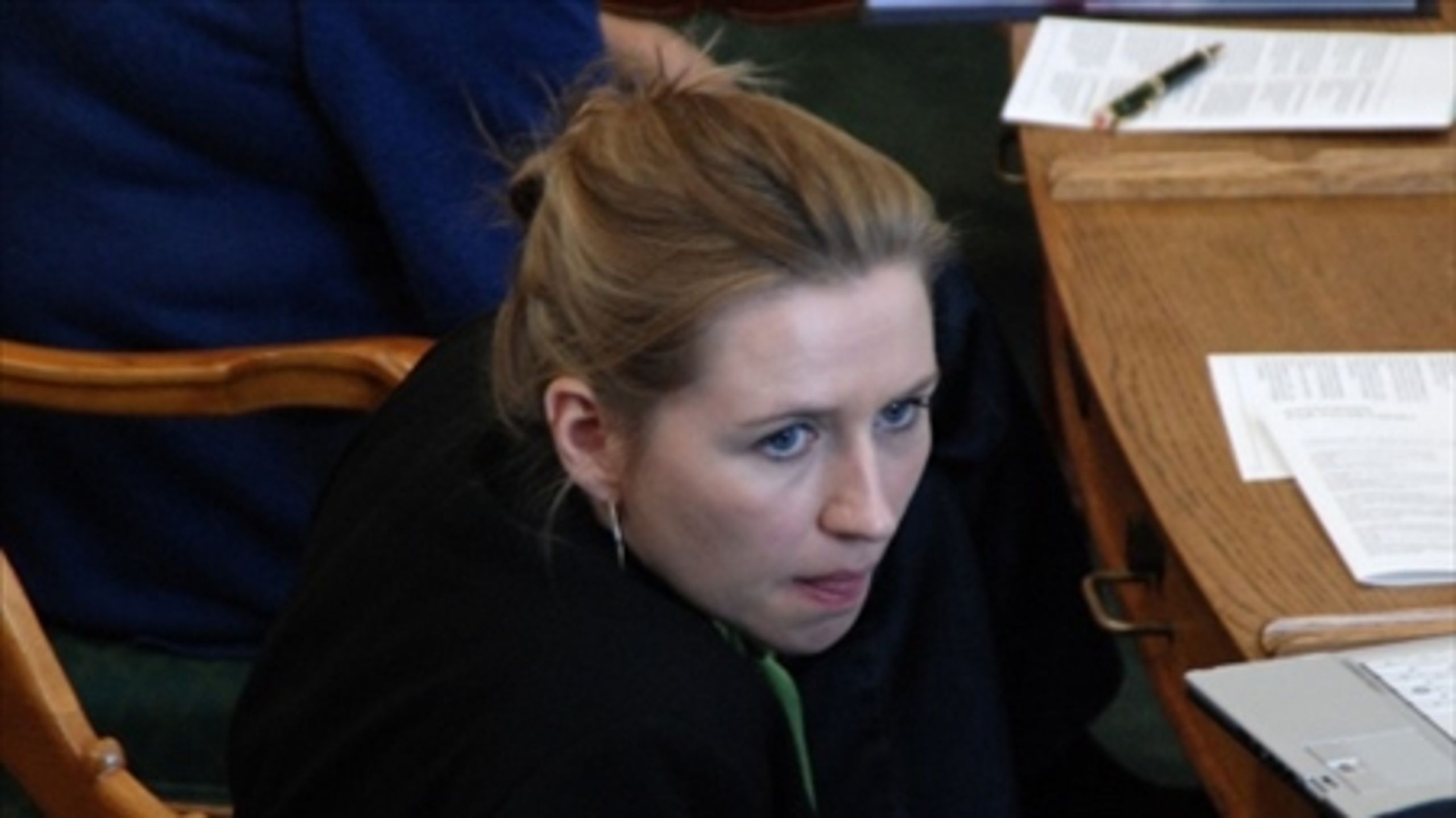 Beskæftigelsesminister Mette Frederiksen (S) påstår, at dagpengereformen ikke medfører løntrykkeri. Men det er forkert, fastslår økonomer og arbejdsmarkedseksperter.