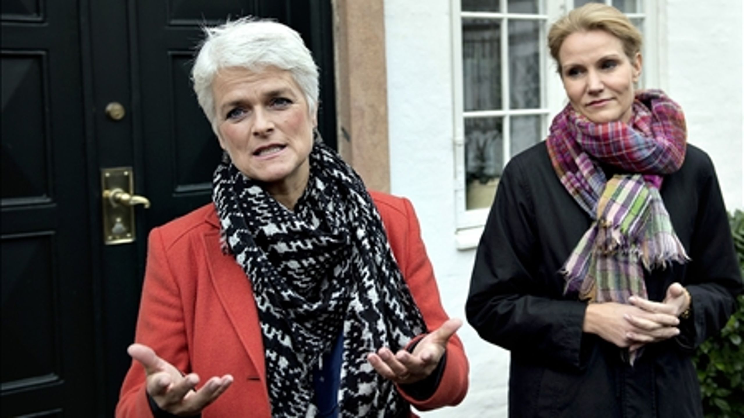 Efter to dages møder på Marienborg, foretager statsministeren tirsdag en mindre rokade.