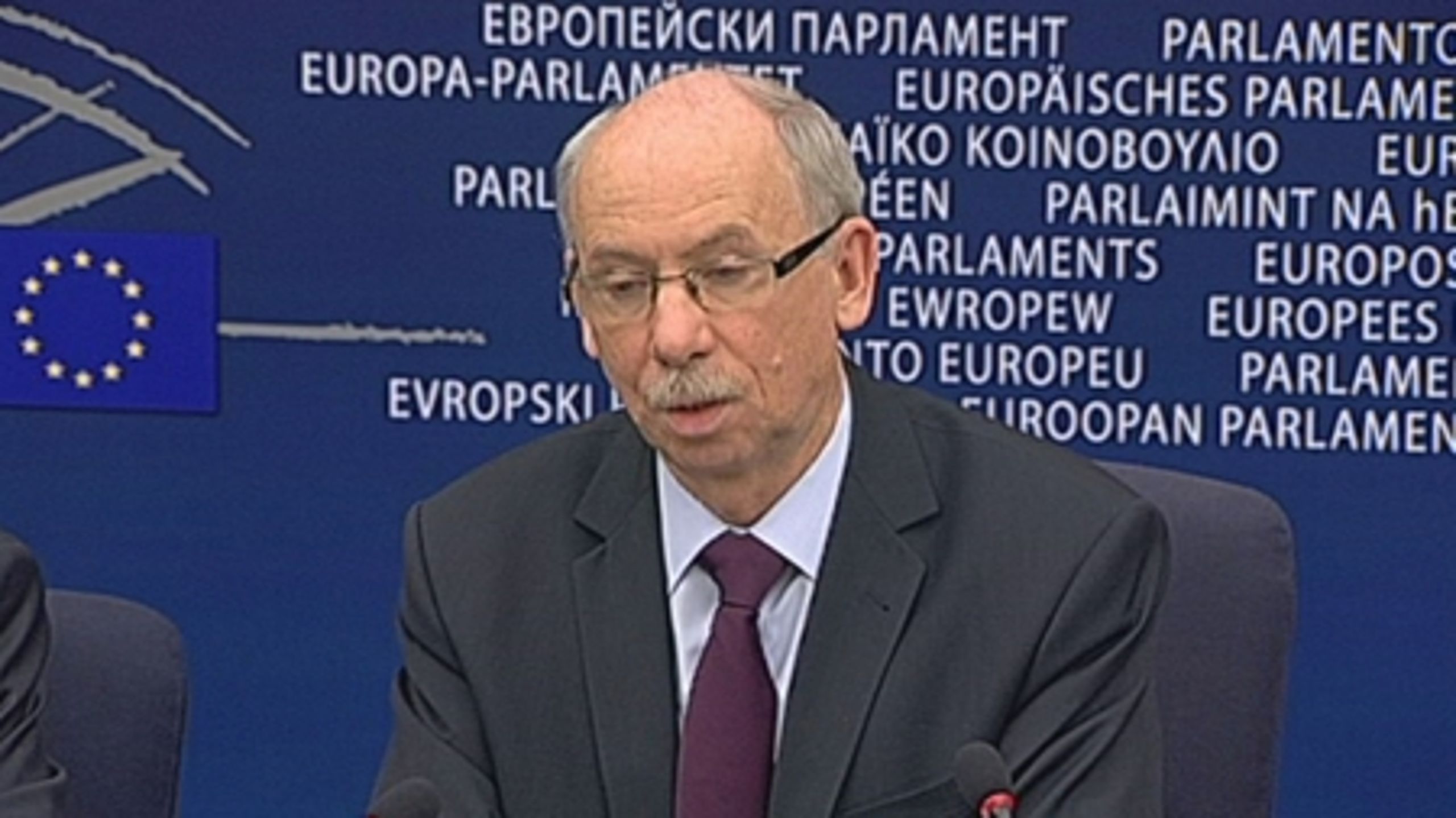 Budgetkommissær Janusz Lewandowski mener, de tomme pengekasser dels skyldes et alt for lille budget til at starte med.