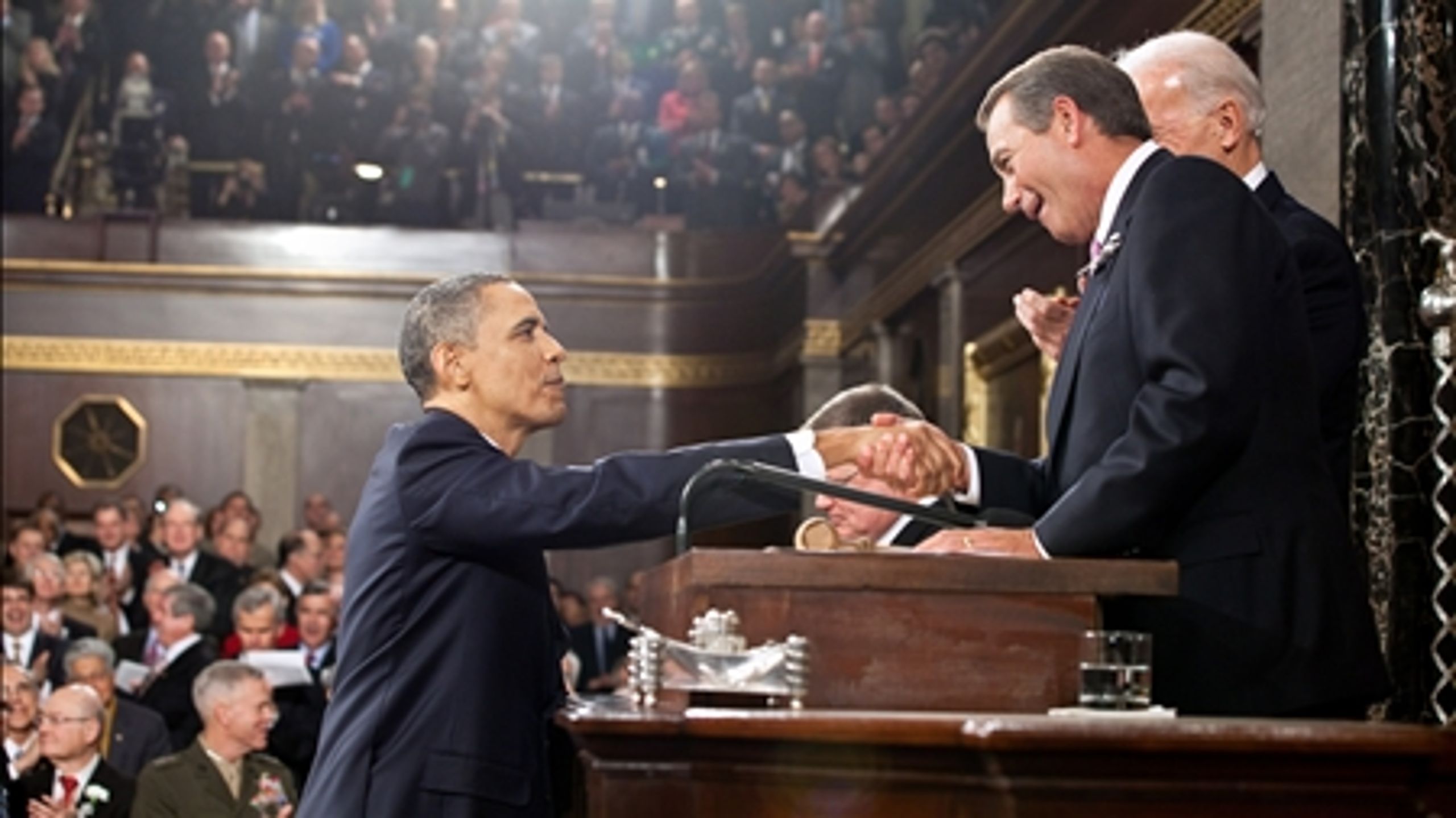 Det tog ikke lang tid for lederen af det republikanske flertal i Repræsentanternes Hus, John Boehner (th.), at komme på banen med en udstrakt hånd til demokraterne. Det er også tiltrængt, hvis republikanerne skal overleve som parti.