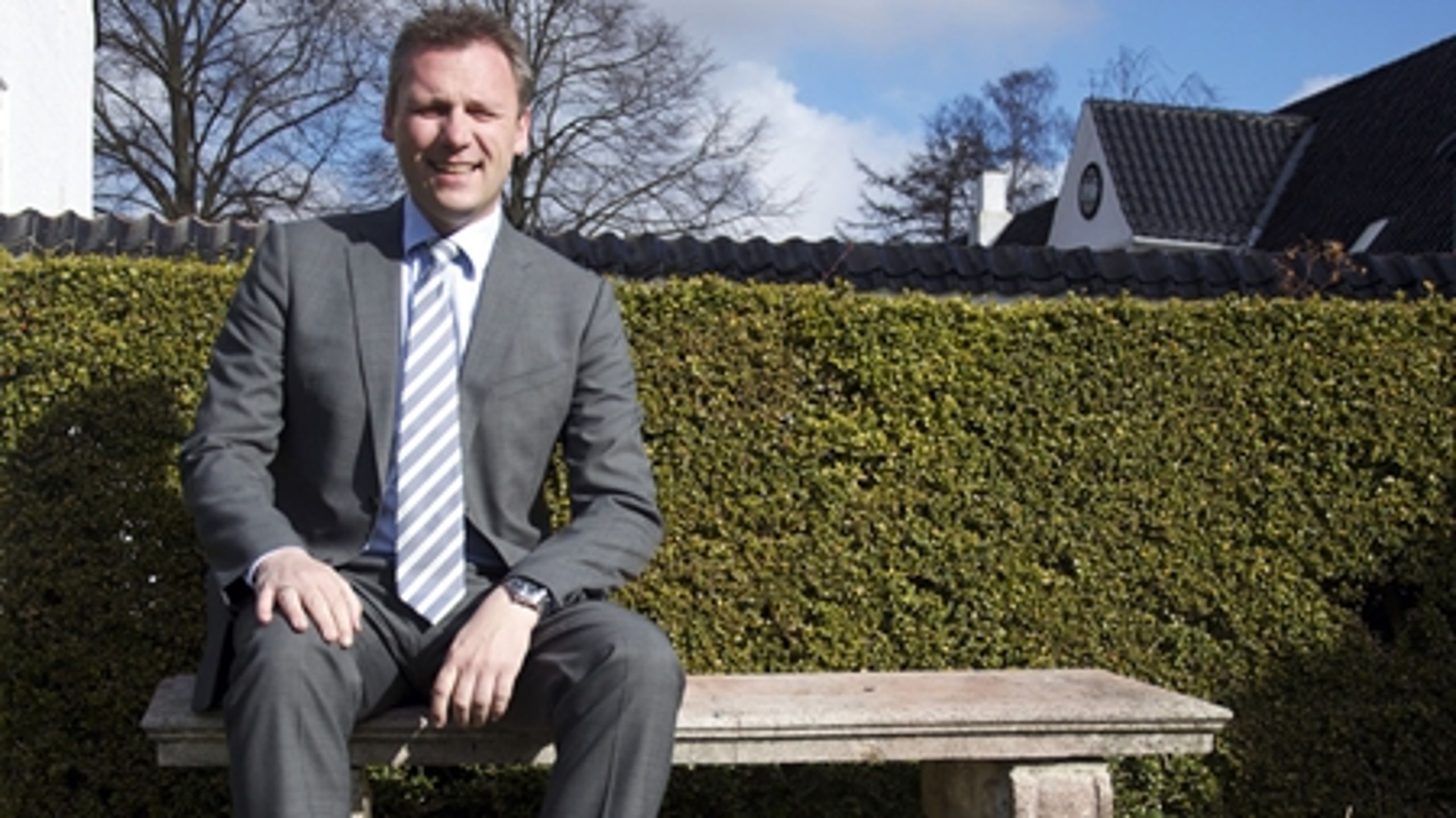 - Vi mister naturligvis en del medlemmer som følge af, at vi har siddet i regering i ti år. Det slider, konstaterer Venstres partisekretær Claus Søgaard-Richter.