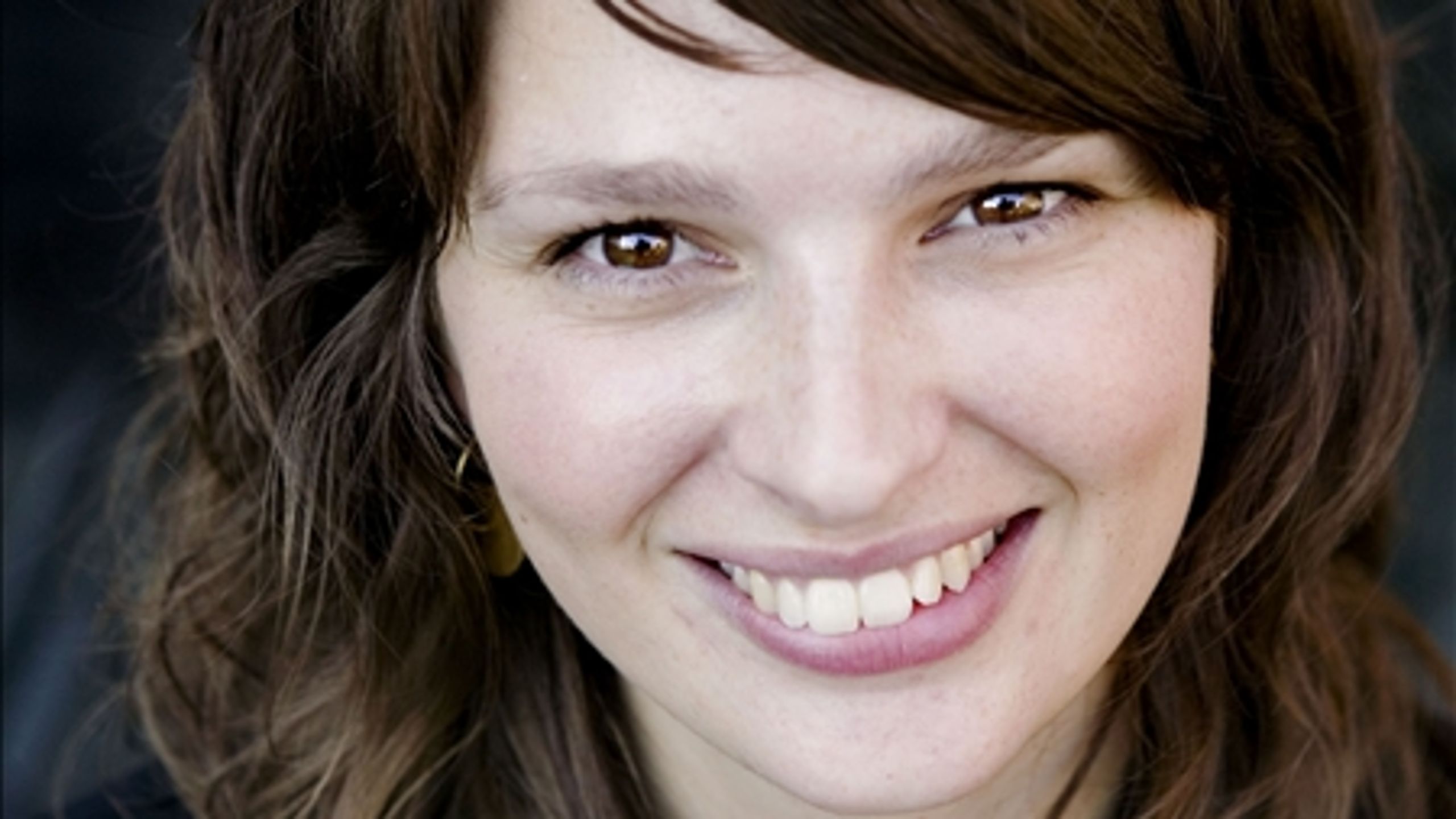 Den nye formand for Dansk Socialrådgiverforening, Majbrit Berlau (på billedet), er medlem af Enhedslisten og kommer selv fra en politisk familie, hvor faren var medlem af Folketinget for Fælles Kurs i 1987-1988.