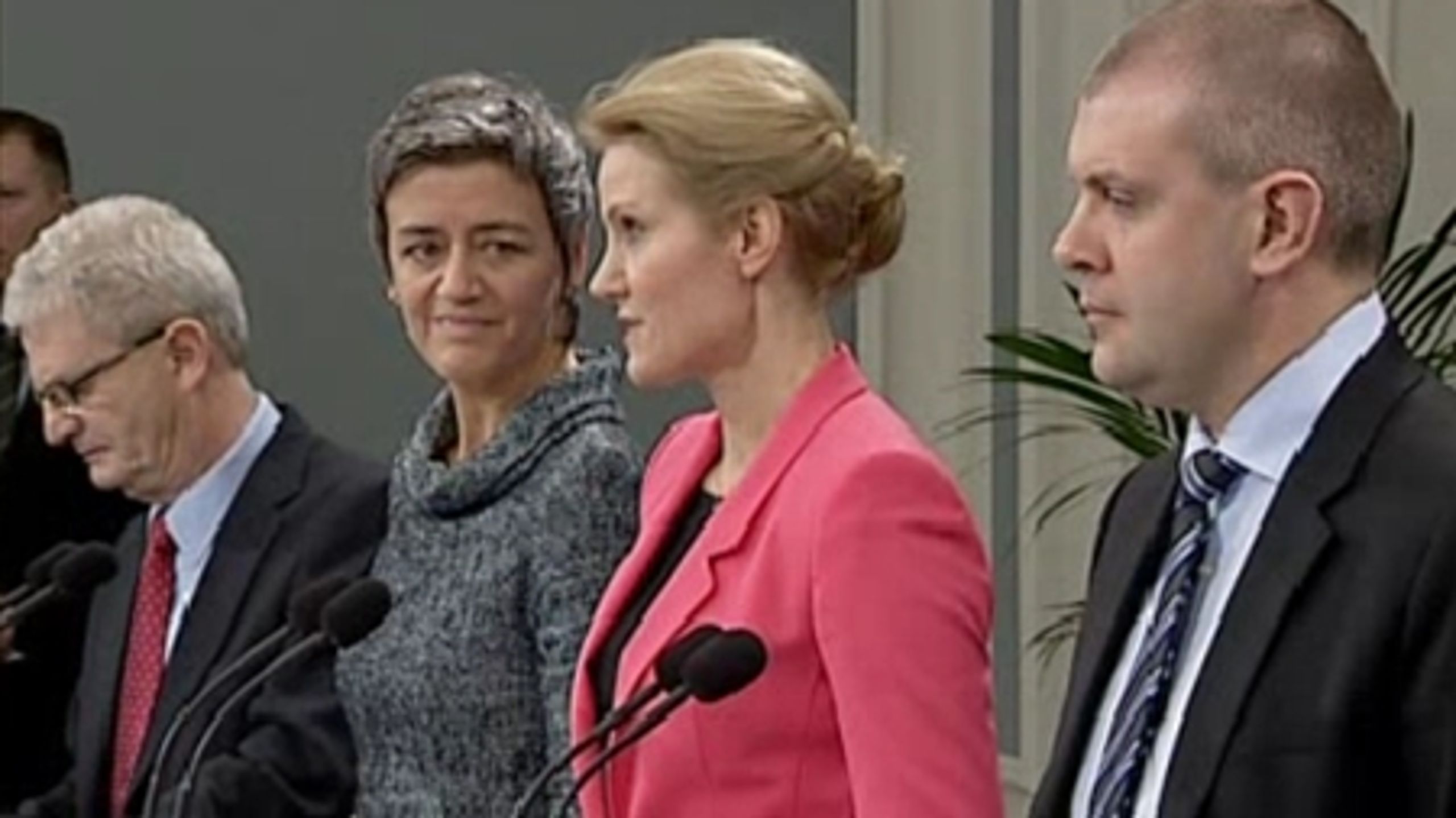 Regeringen håber på, at en forbedret global økonomi skaber 80.000 nye arbejdspladser i Danmark, men økonomer tvivler på skønnet.