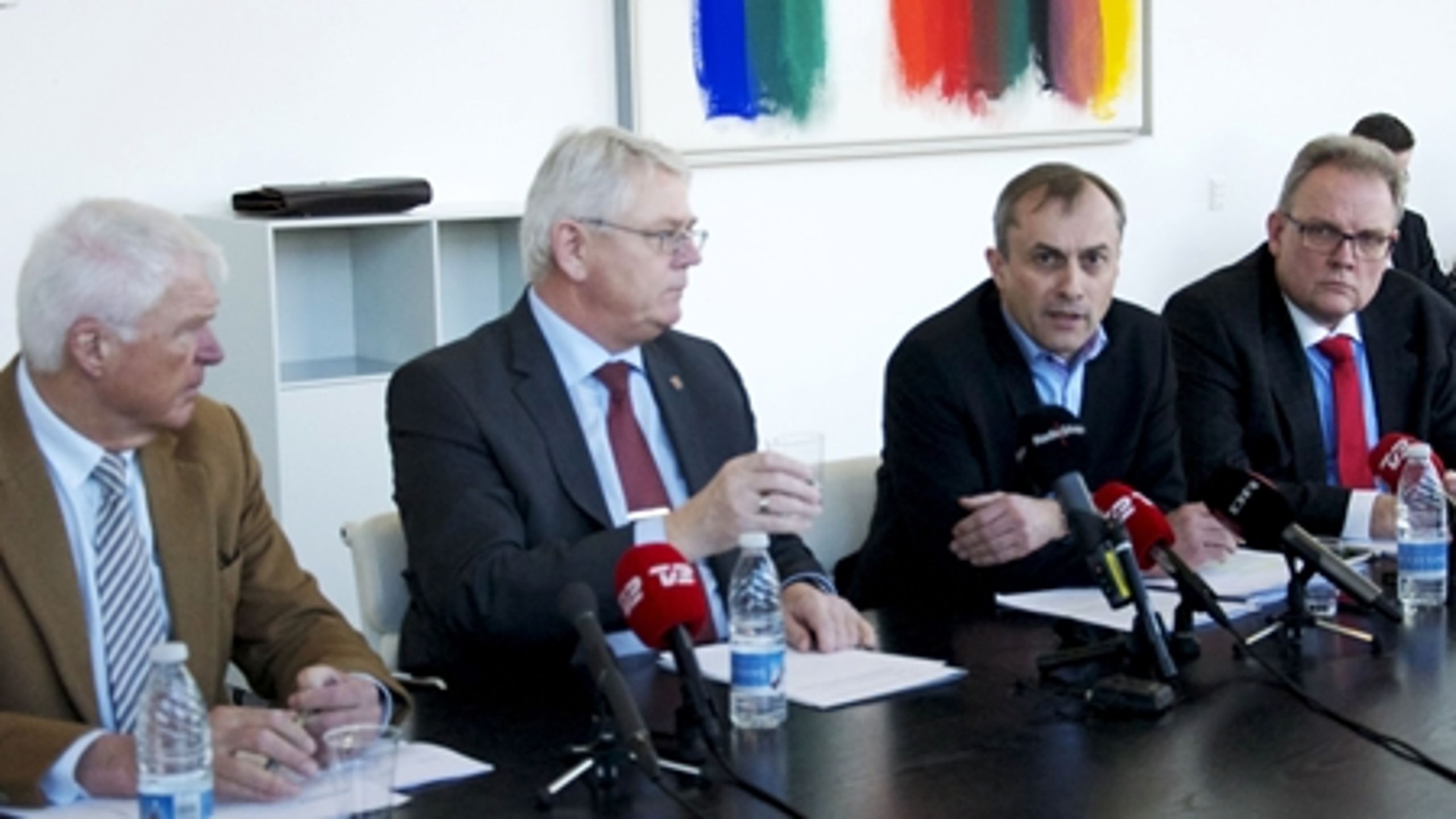Både KL og Finansministeriet varslede torsdag lockout mod lærerne. Historisk, lyder vurderingen fra eksperter. 