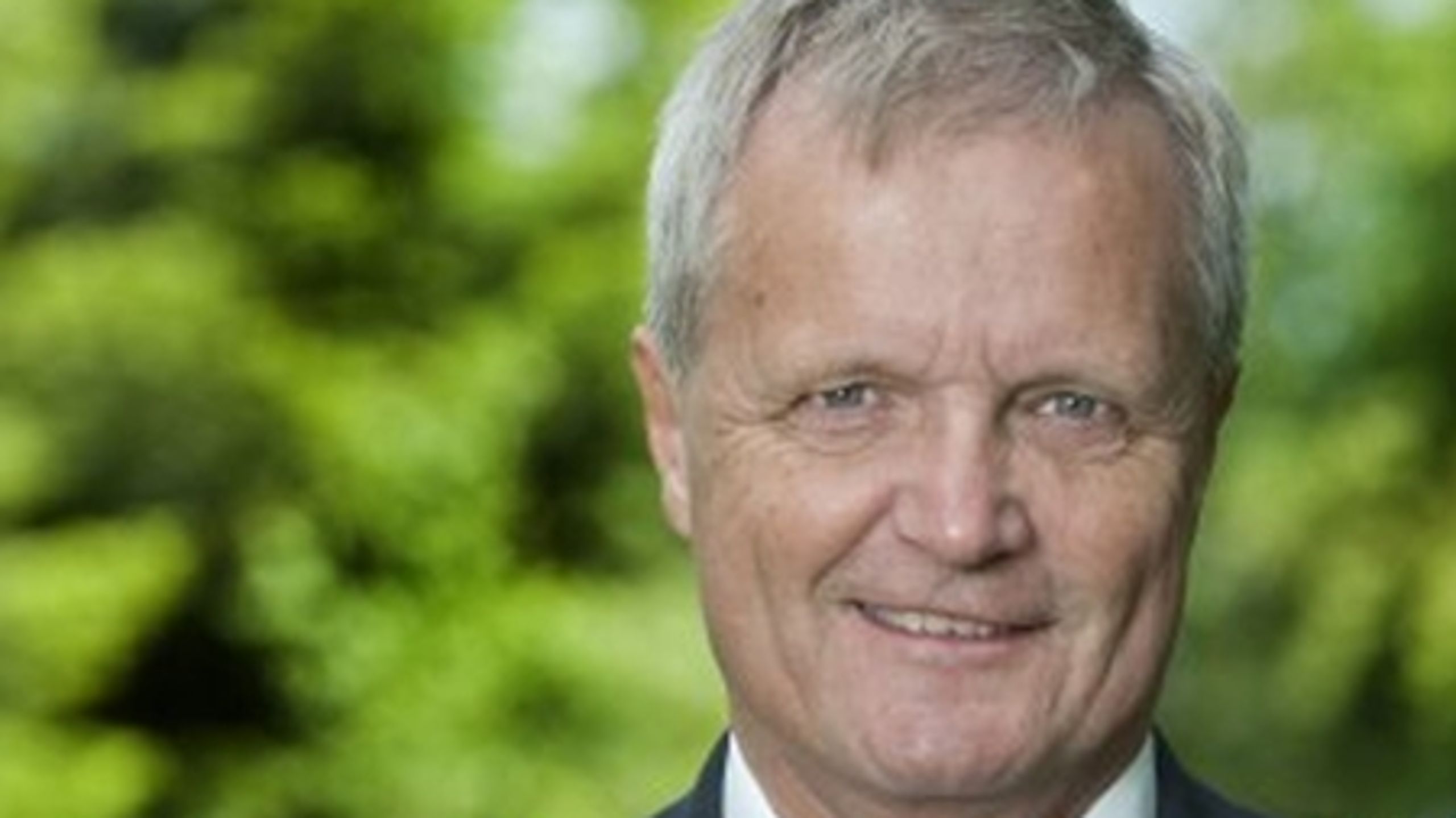 Allerød Kommune forsøger blandt andet at nedbringe sin høje kassebeholdning ved at bygge et nyt klubhus til den lokale fodboldklub, siger borgmester Erik Lund (K).