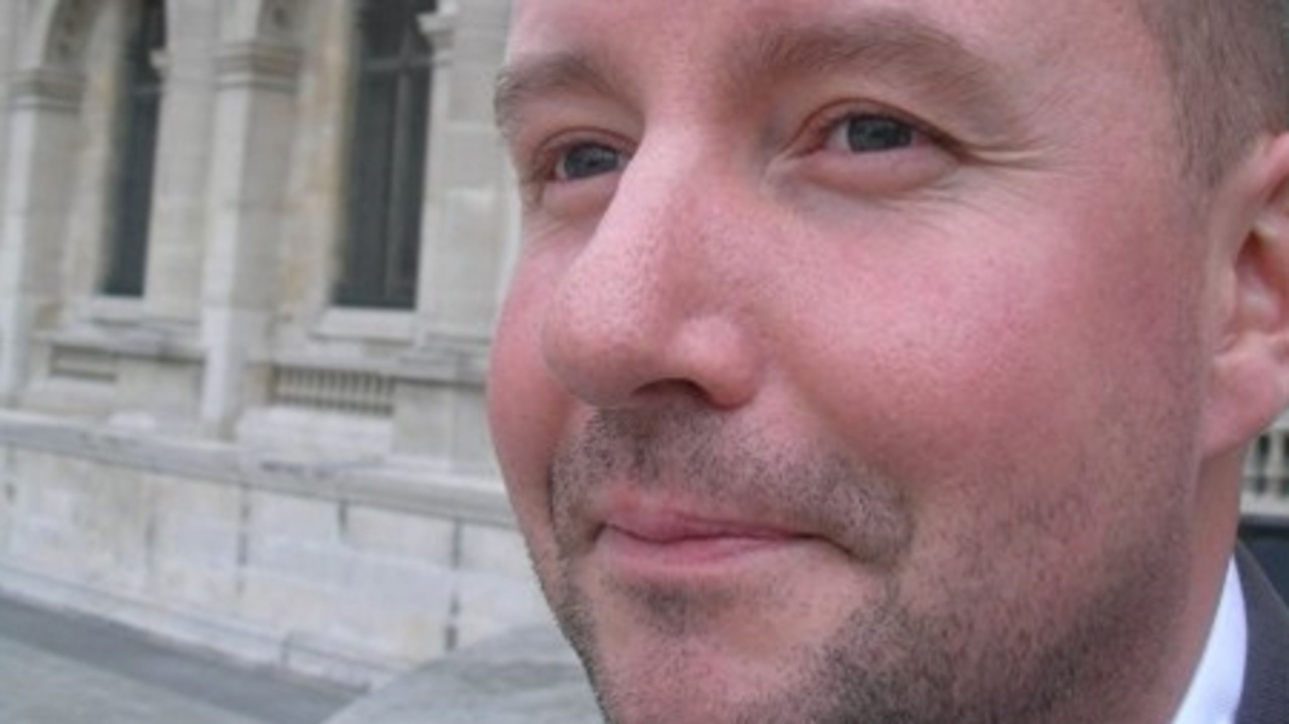 SF's pressechef, Claus Perregaard, har sagt sit job op. "Jeg er kørt træt i indenrigspolitik," siger han. 