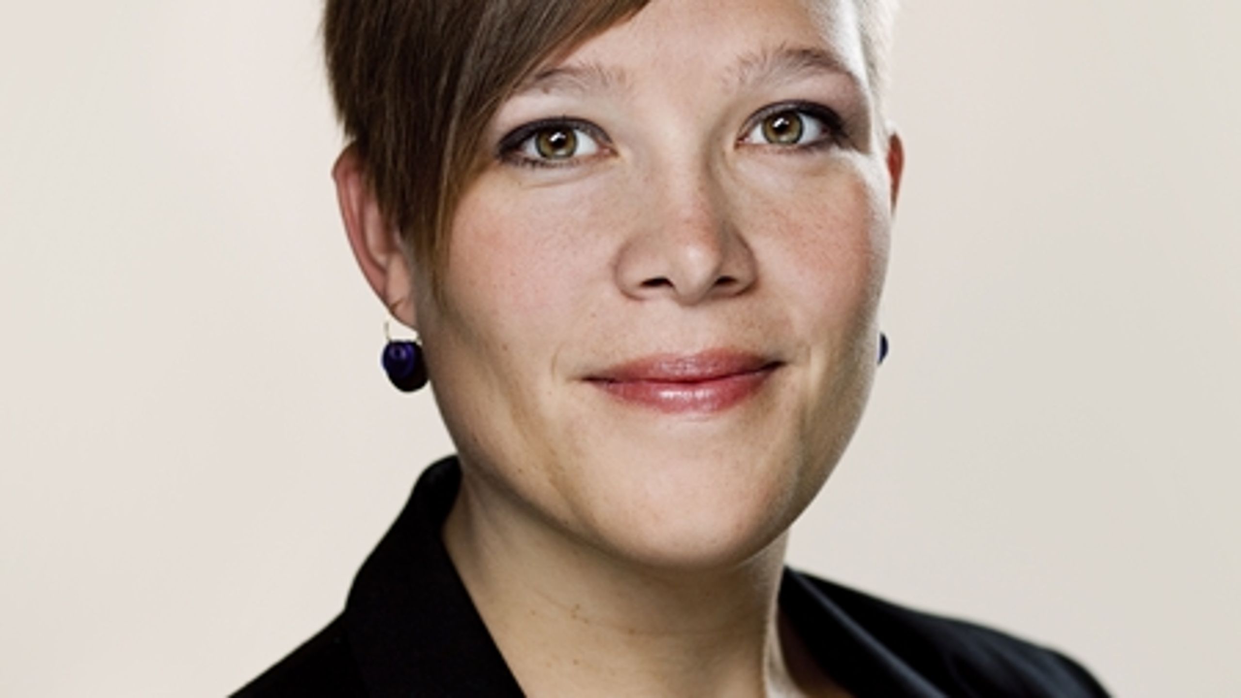 Sundhedsminister Astrid Krag (SF) lægger op til at forlænge den nuværende aftale med ét år, så et nyt indgreb fra regeringen først skal virke fra 1. september 2014.