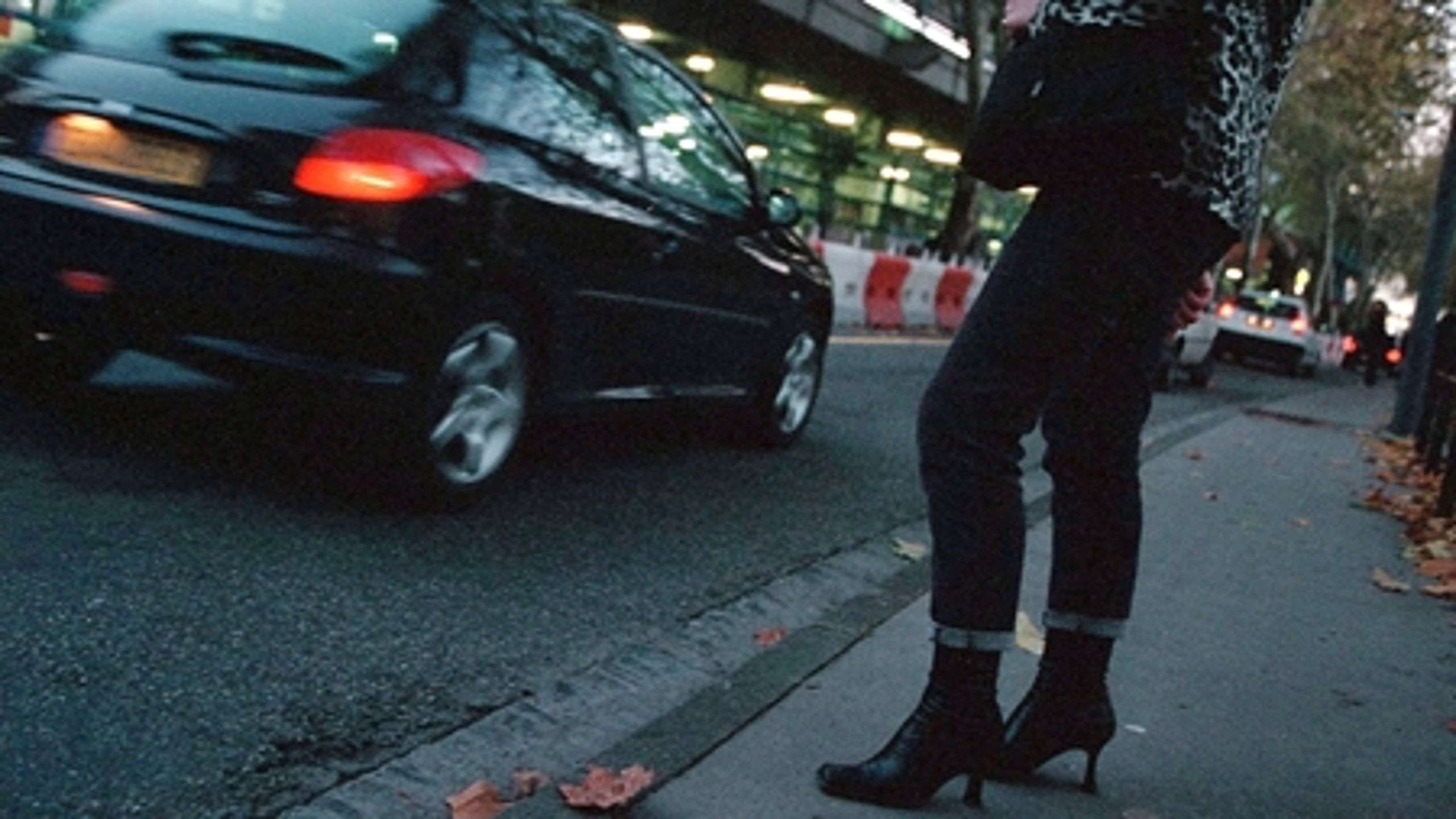 For mange penge til satspuljeprojekter, der blandt andet skal hjælpe prostituerede og hjemløse, går til ministerierne, mener Venstre. 