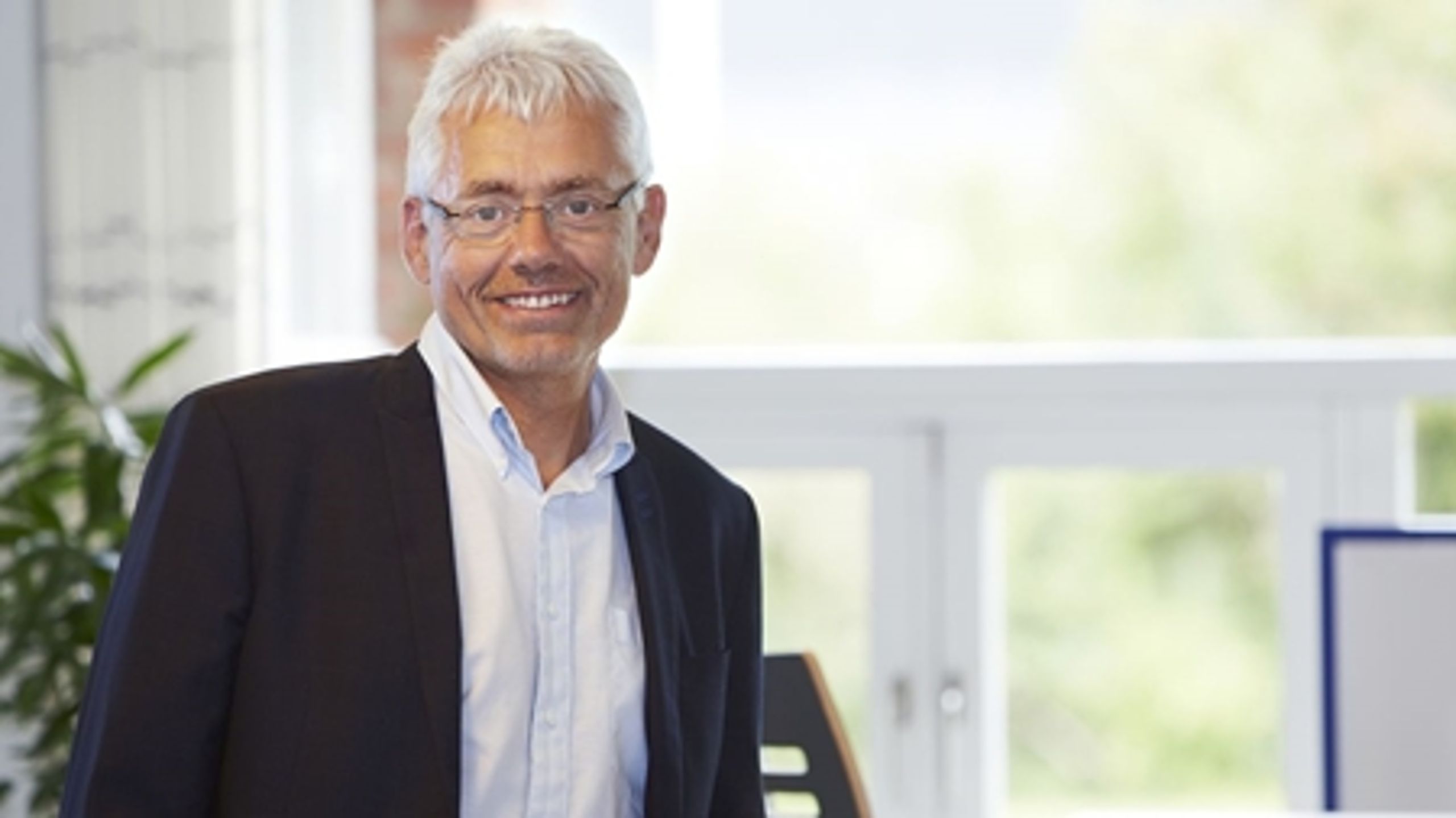 Formanden for de danske professionshøjskoler, Erik Knudsen, går i rette med Dansk Erhvervs kritik af, at for mange studerende uddanner sig til offentlige jobs.