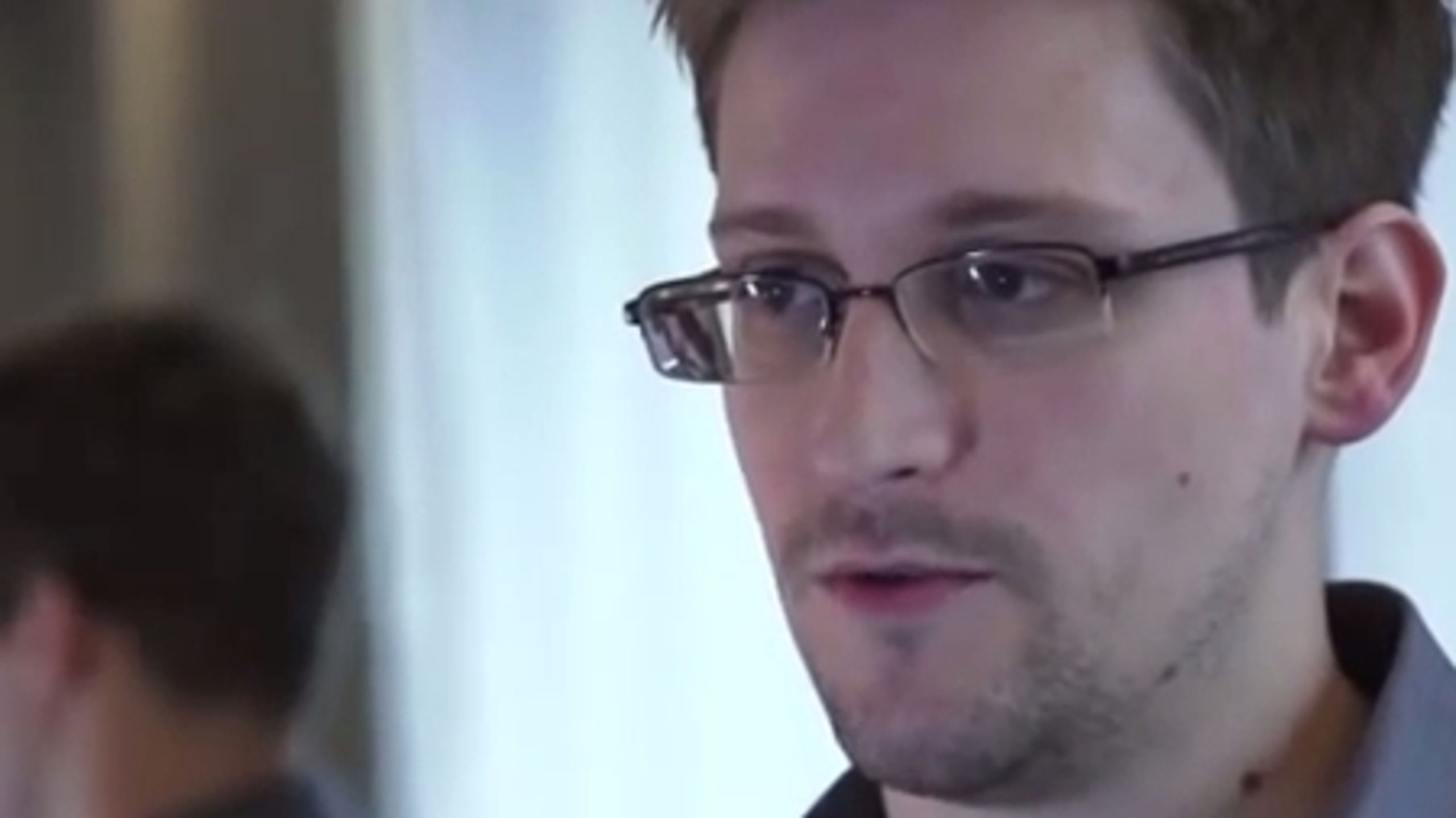 Edward Snowden, den tidligere ansatte ved det amerikanske National Security Agency, har endnu engang leveret forsidemateriale til de amerikanske aviser.