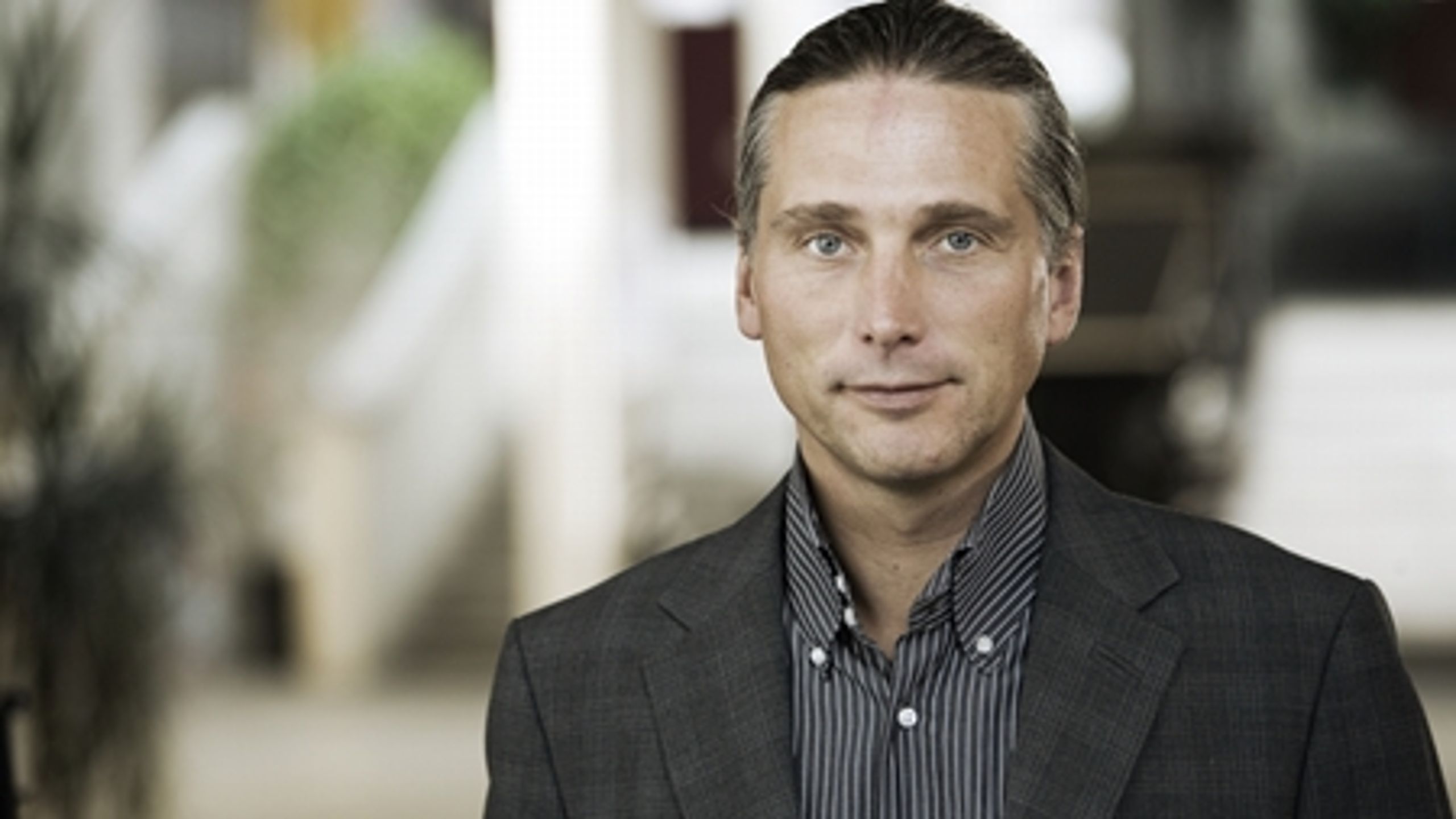 Regionspolitik er for vigtigt til at leve i stilhed, siger forskningschef Roger Buch. Christiansborg må på banen.