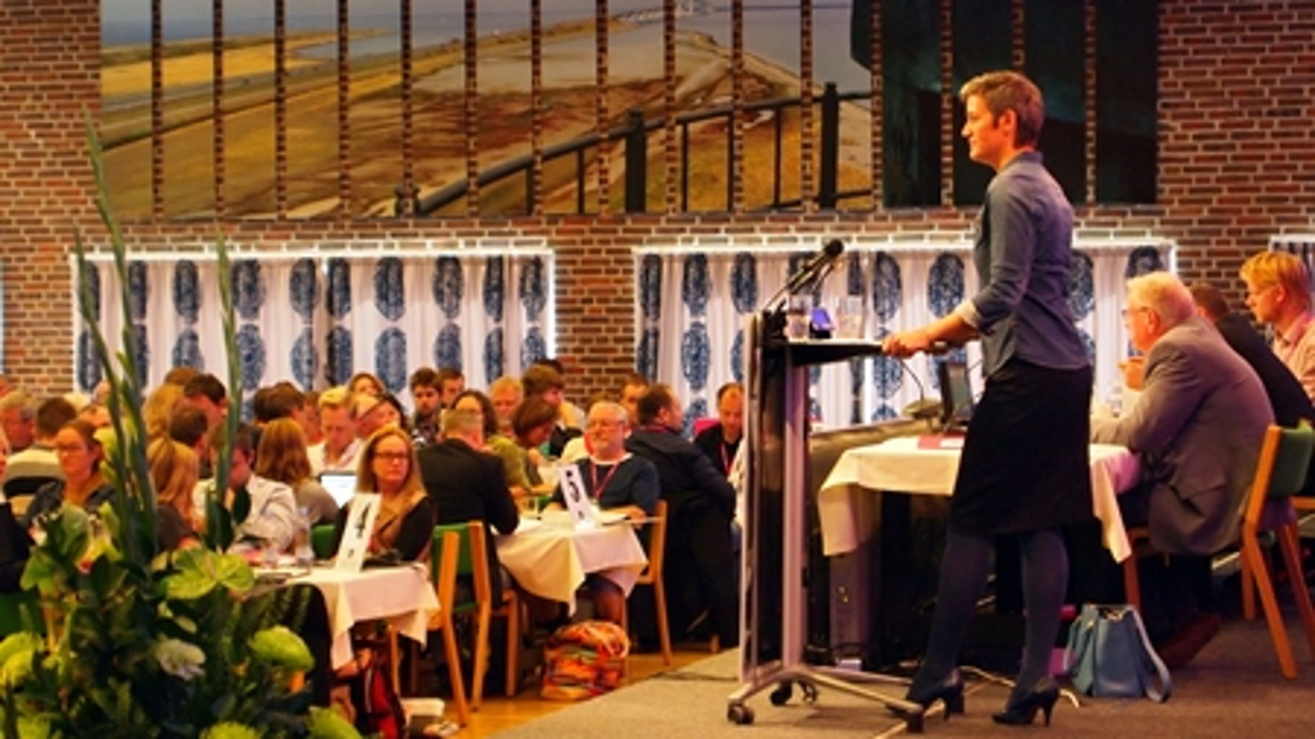 Det Radikale bagland er ikke meget for krig. Men de så gerne Vestager smide bogholder-argumenterne og springe ud som værdikriger. 