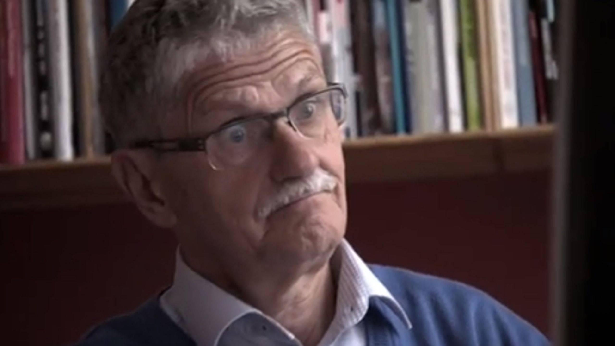 Er Folketinget en mand eller en kvinde? Det er ét af de spørgsmål, formand Lykketoft overvejer ved profiloprettelsen på Facebook.