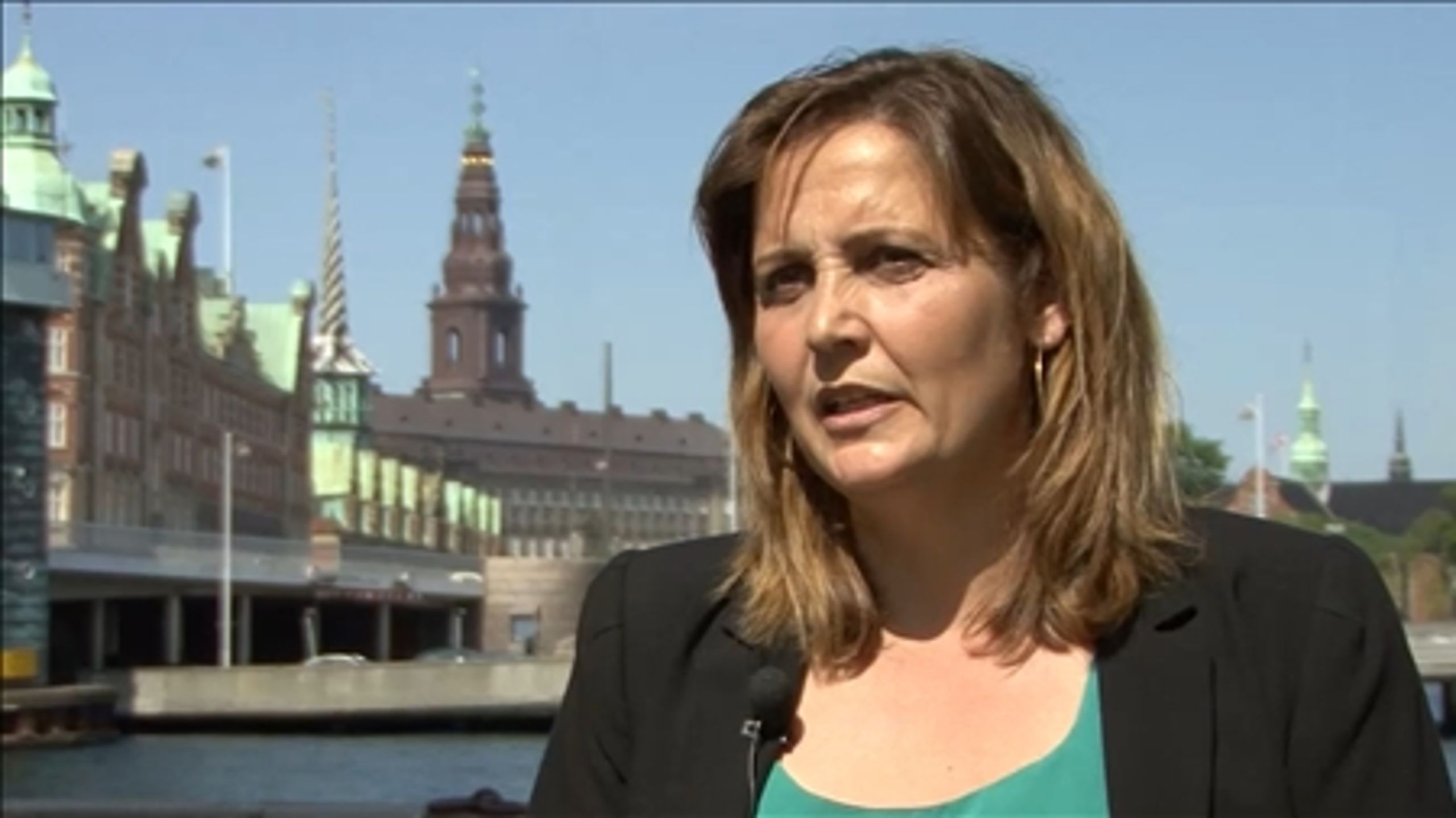 Pia Olsen Dyhr diskusterer passioneret politik med sin mand, Villy Dyhr: "Don't be in the room, når vi diskuterer integration og retspolitik. Det er ikke rart at høre på."